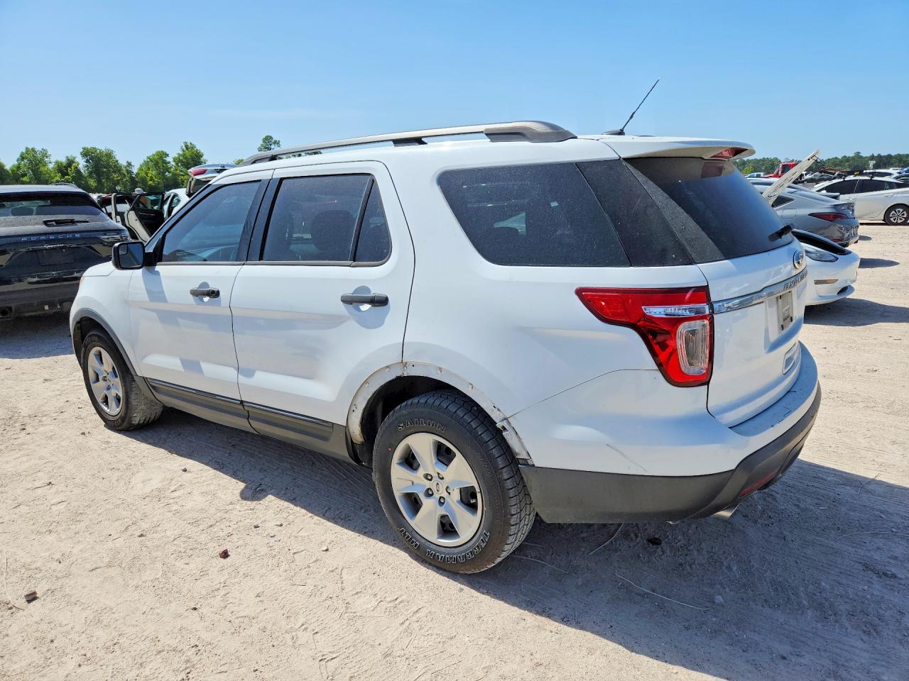 2014 Ford Explorer White vin: 1FM5K7B89EGA43211