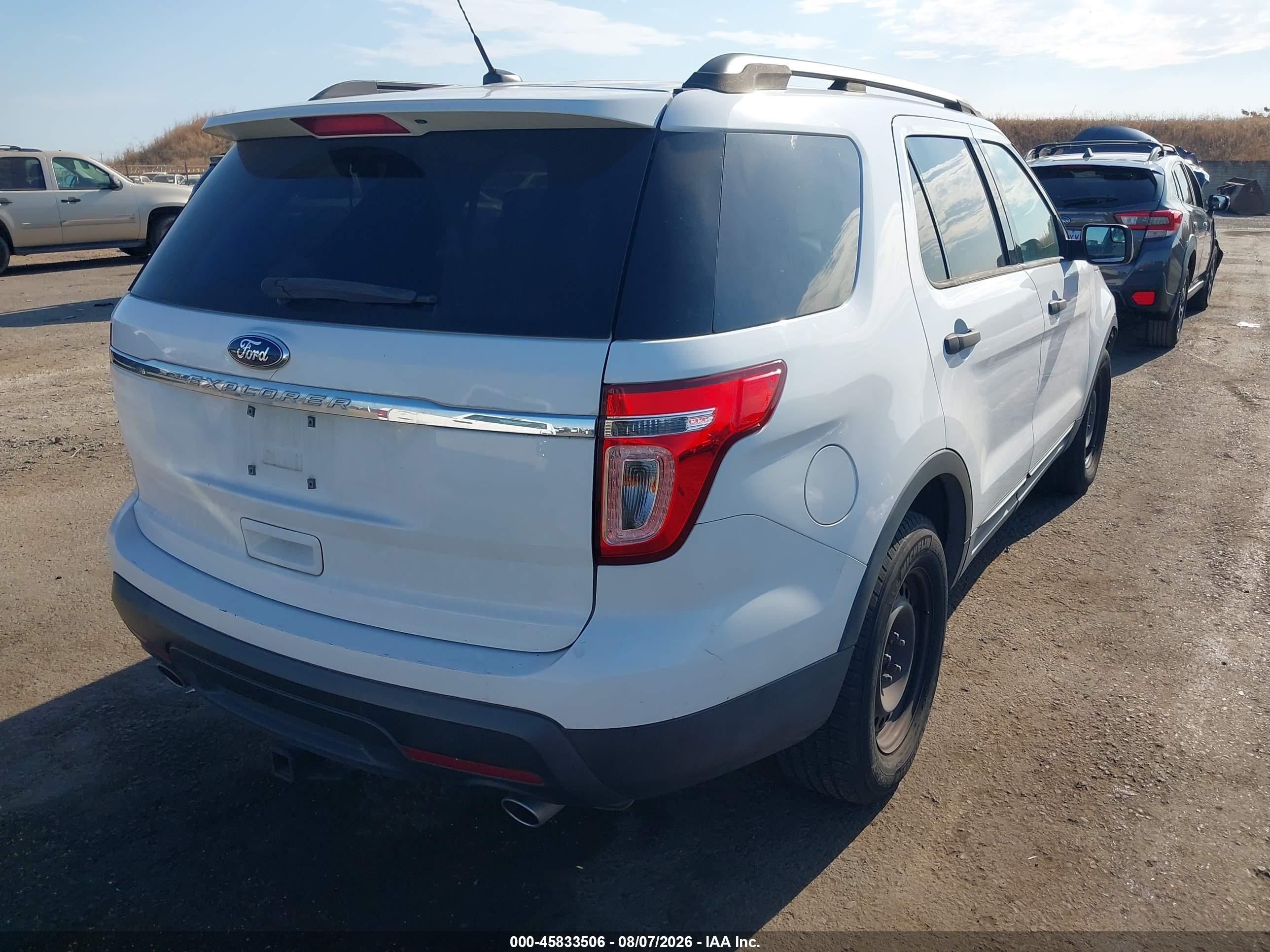 2014 Ford Explorer   White vin: 1FM5K7B89EGA44231