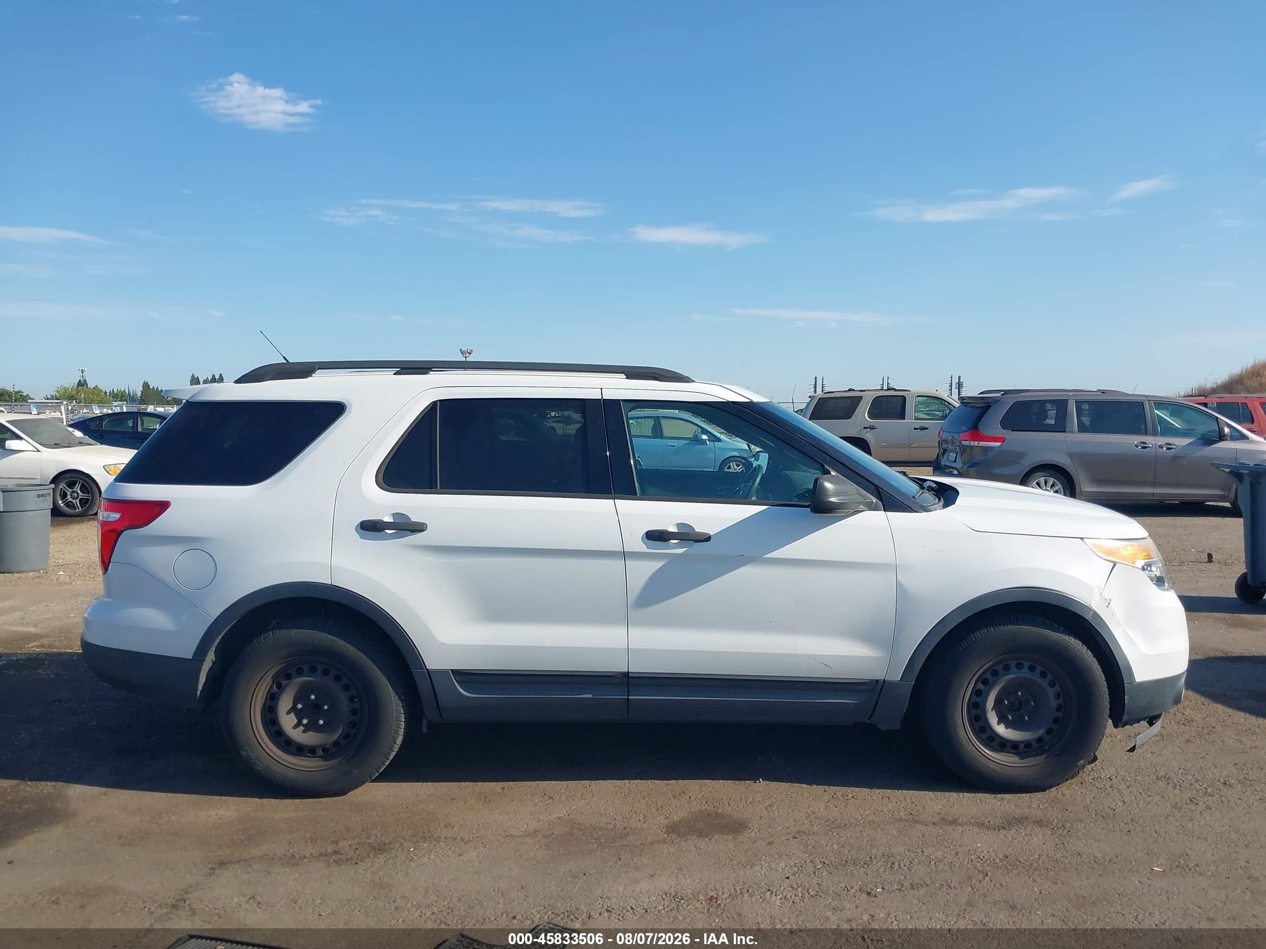 2014 Ford Explorer   White vin: 1FM5K7B89EGA44231