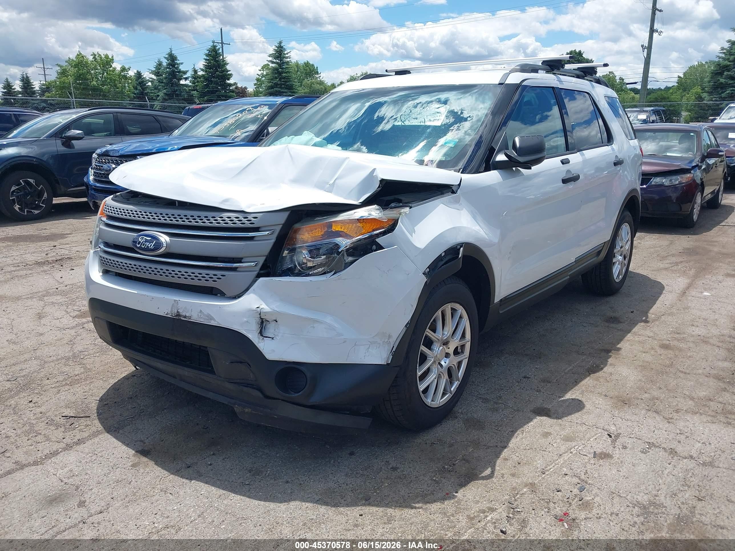 2015 Ford Explorer   White vin: 1FM5K7B89FGA18858