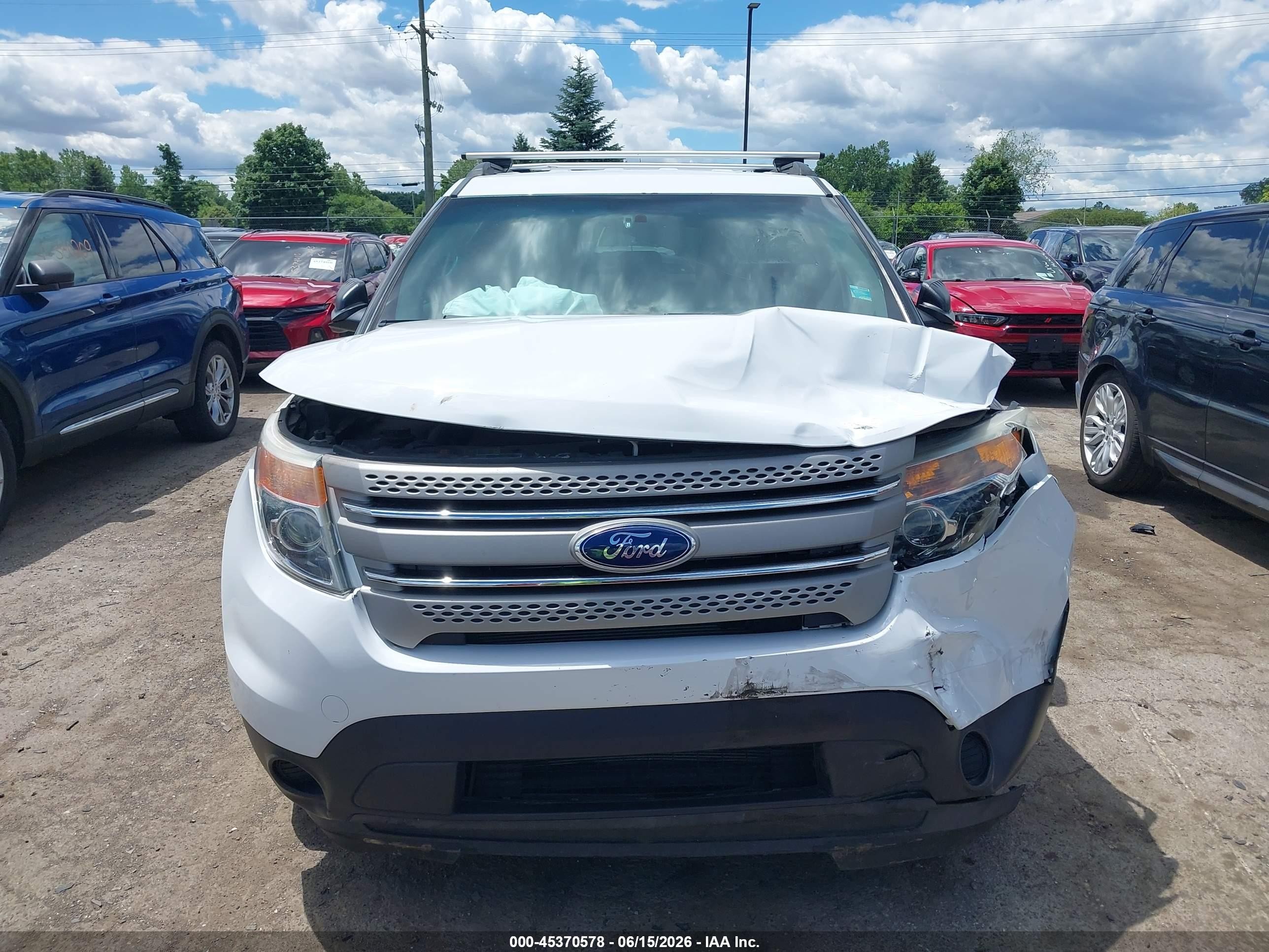 2015 Ford Explorer   White vin: 1FM5K7B89FGA18858
