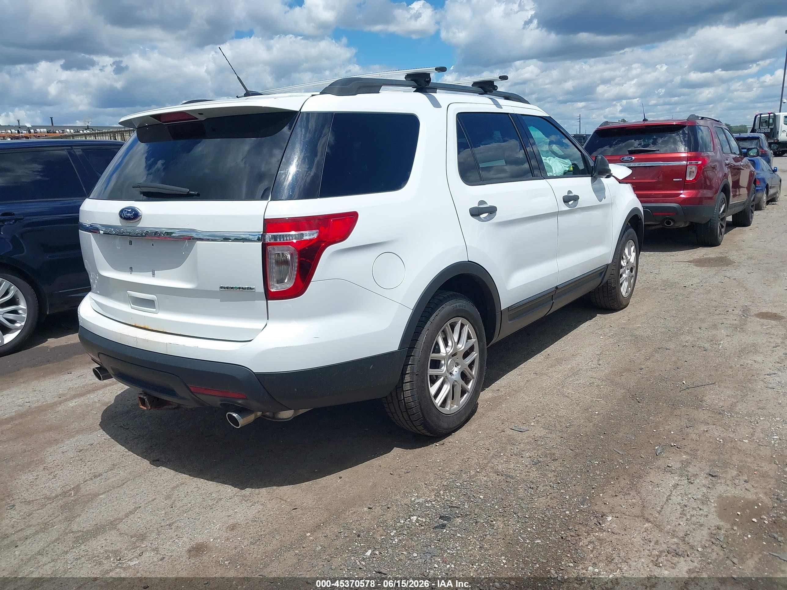 2015 Ford Explorer   White vin: 1FM5K7B89FGA18858