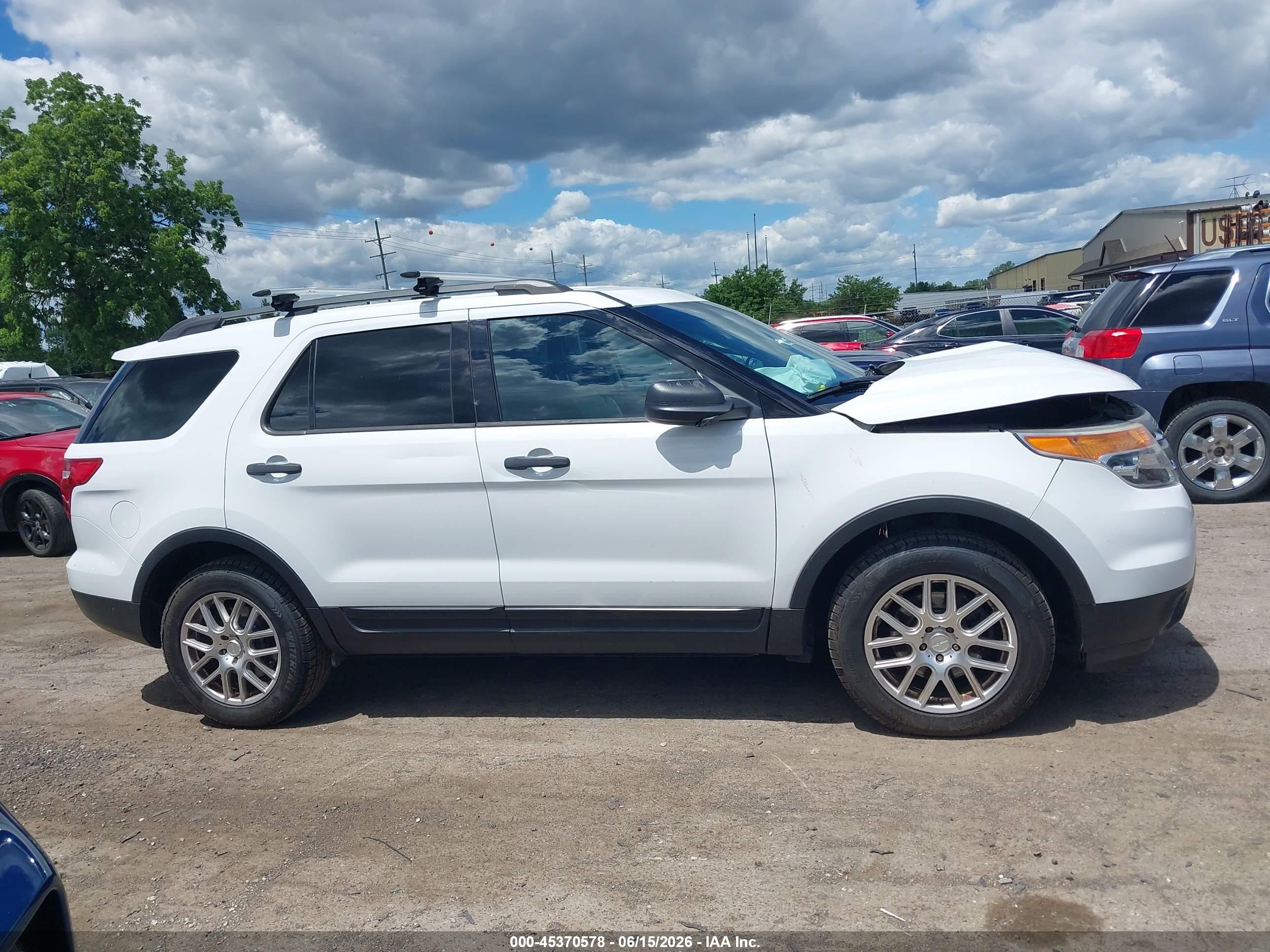 2015 Ford Explorer   White vin: 1FM5K7B89FGA18858