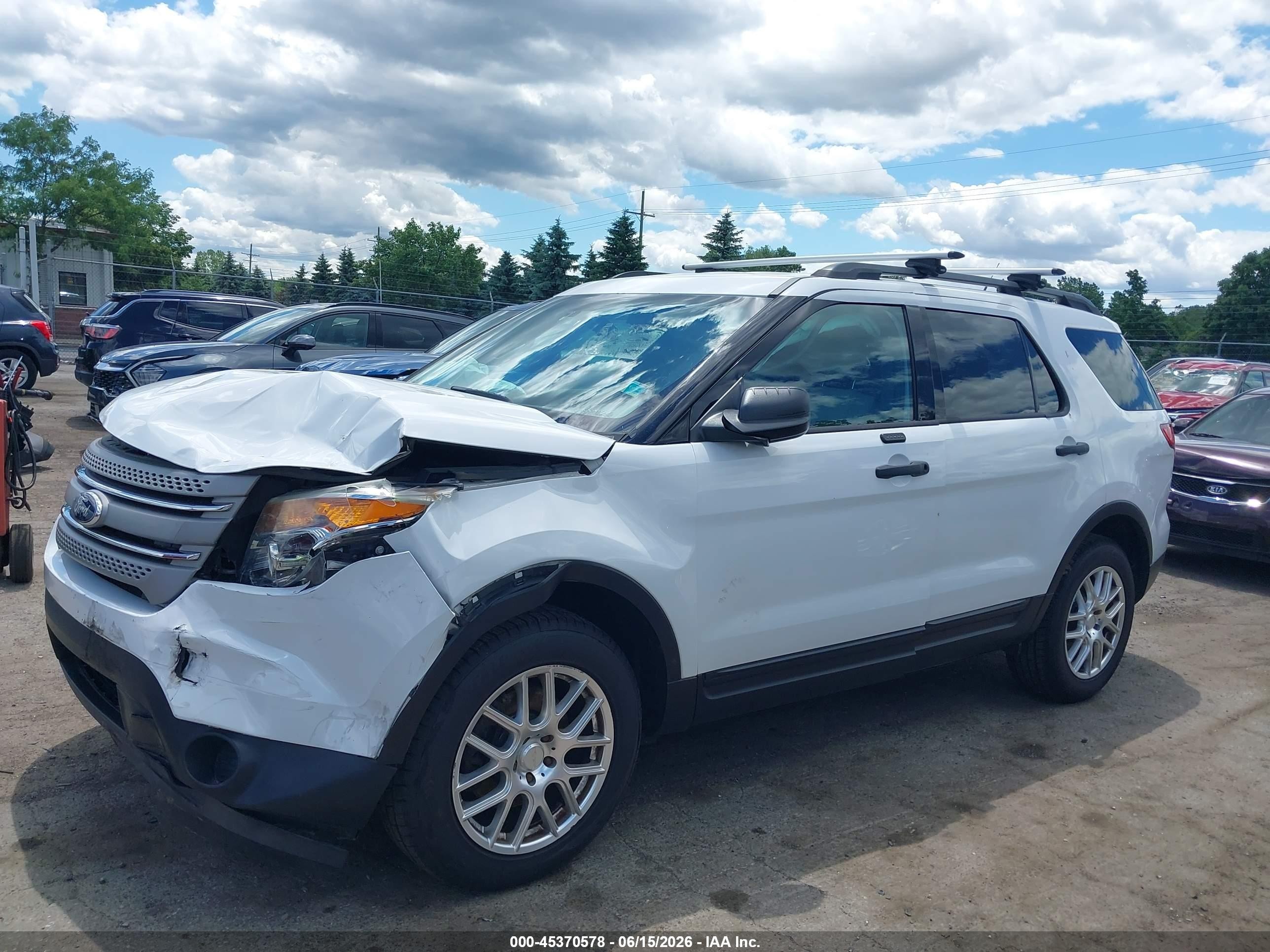 2015 Ford Explorer   White vin: 1FM5K7B89FGA18858