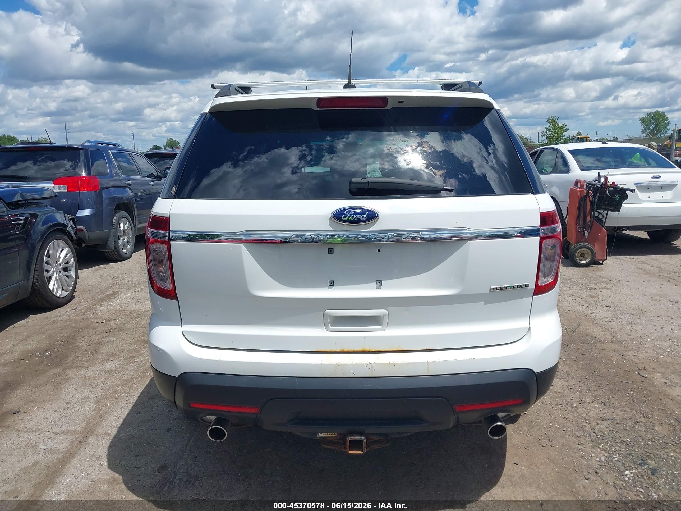 2015 Ford Explorer   White vin: 1FM5K7B89FGA18858