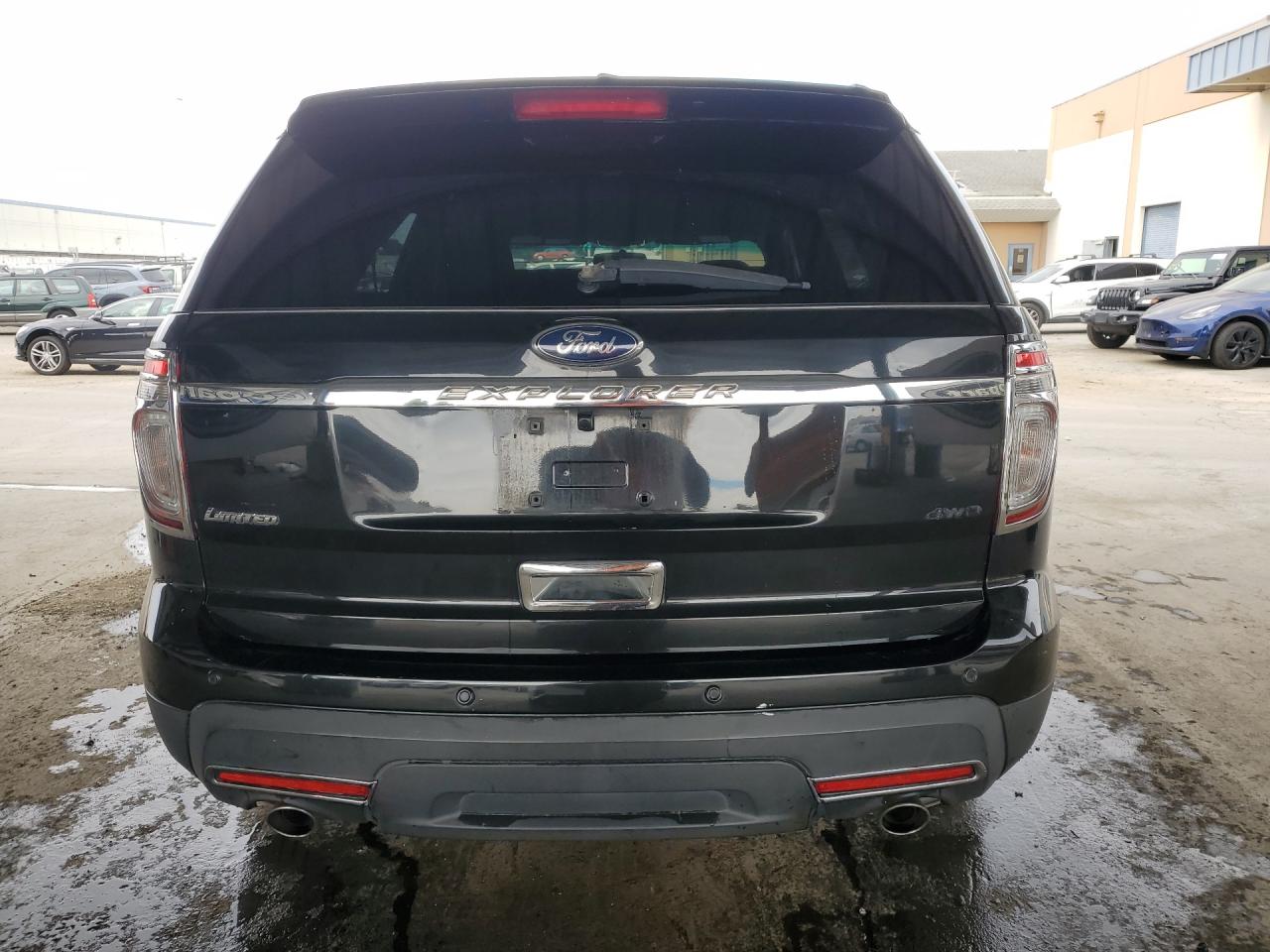 2013 Ford Explorer Black vin: 1FM5K7B8XDGA08045 Damage: Rear Bumper, Heavy Scratch, 1 To 2 Inches