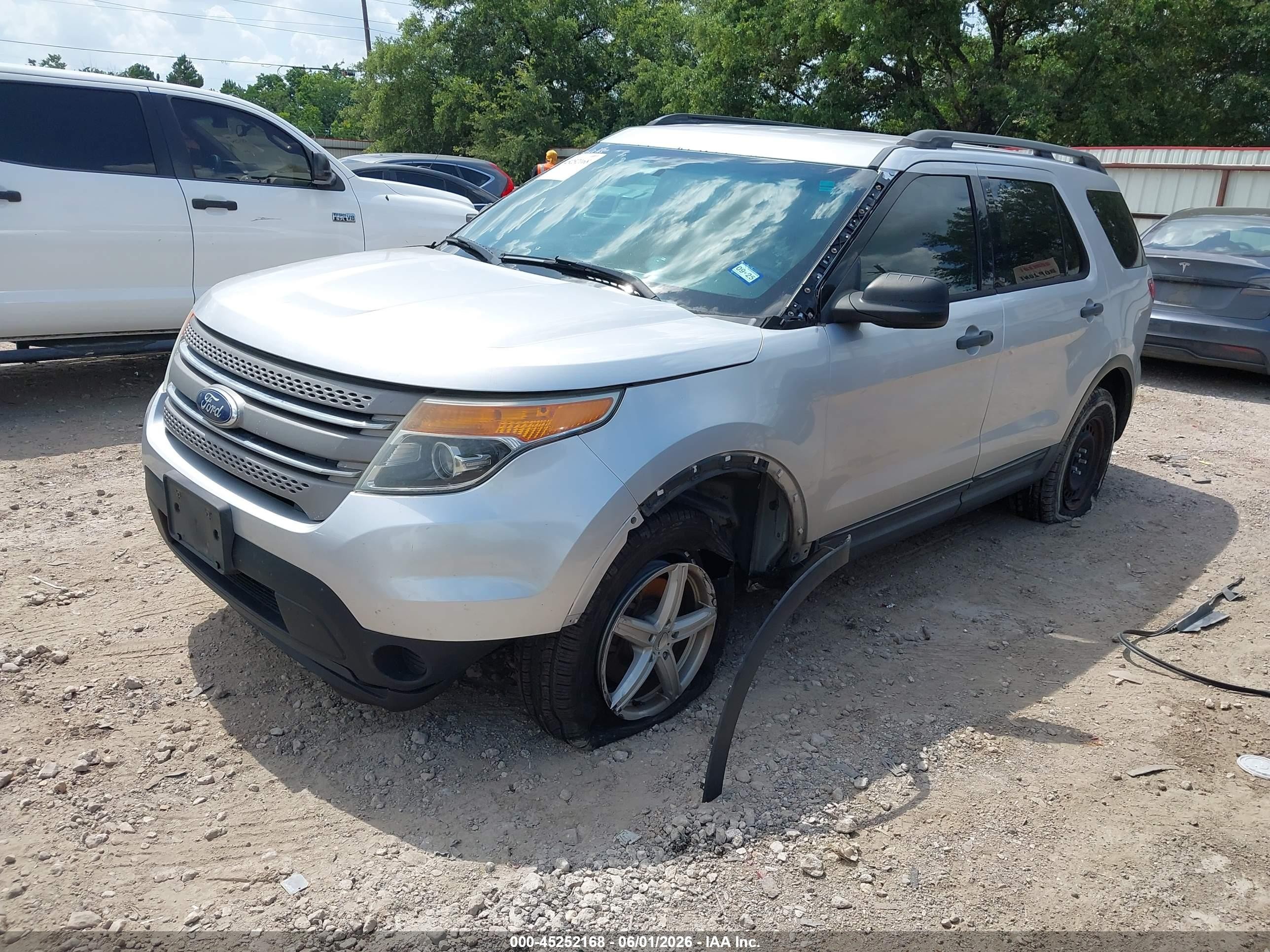 2014 Ford Explorer   Silver vin: 1FM5K7B8XEGA02795