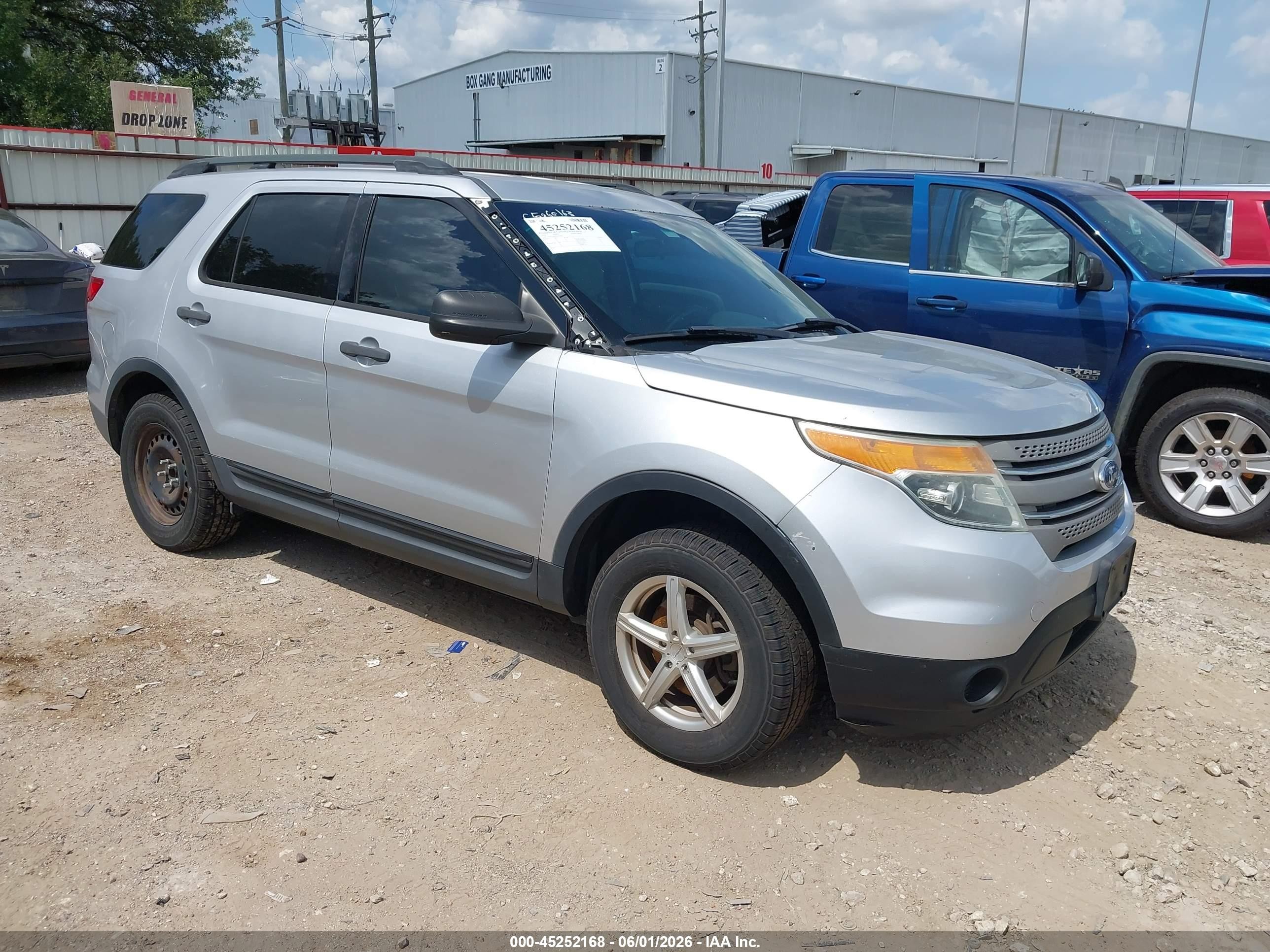 2014 Ford Explorer   Silver vin: 1FM5K7B8XEGA02795