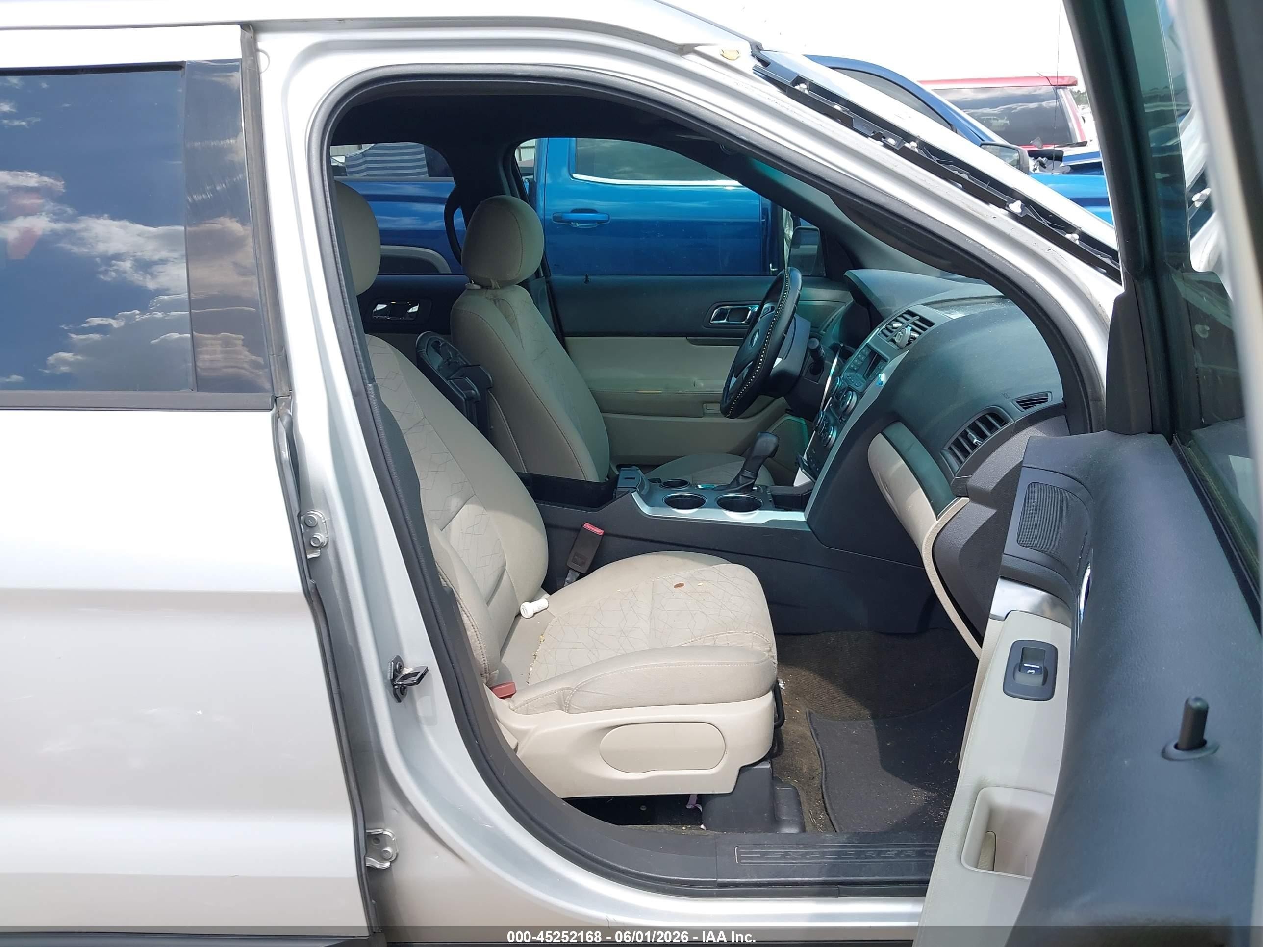 2014 Ford Explorer   Silver vin: 1FM5K7B8XEGA02795