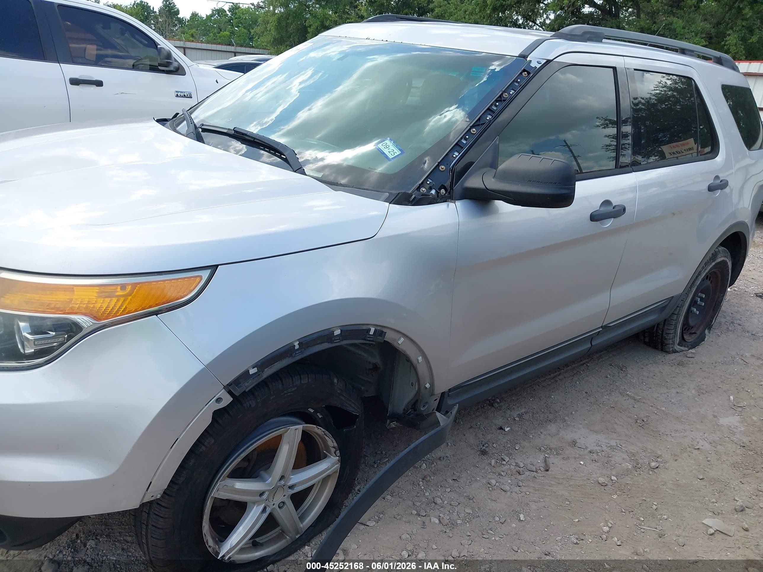 2014 Ford Explorer   Silver vin: 1FM5K7B8XEGA02795