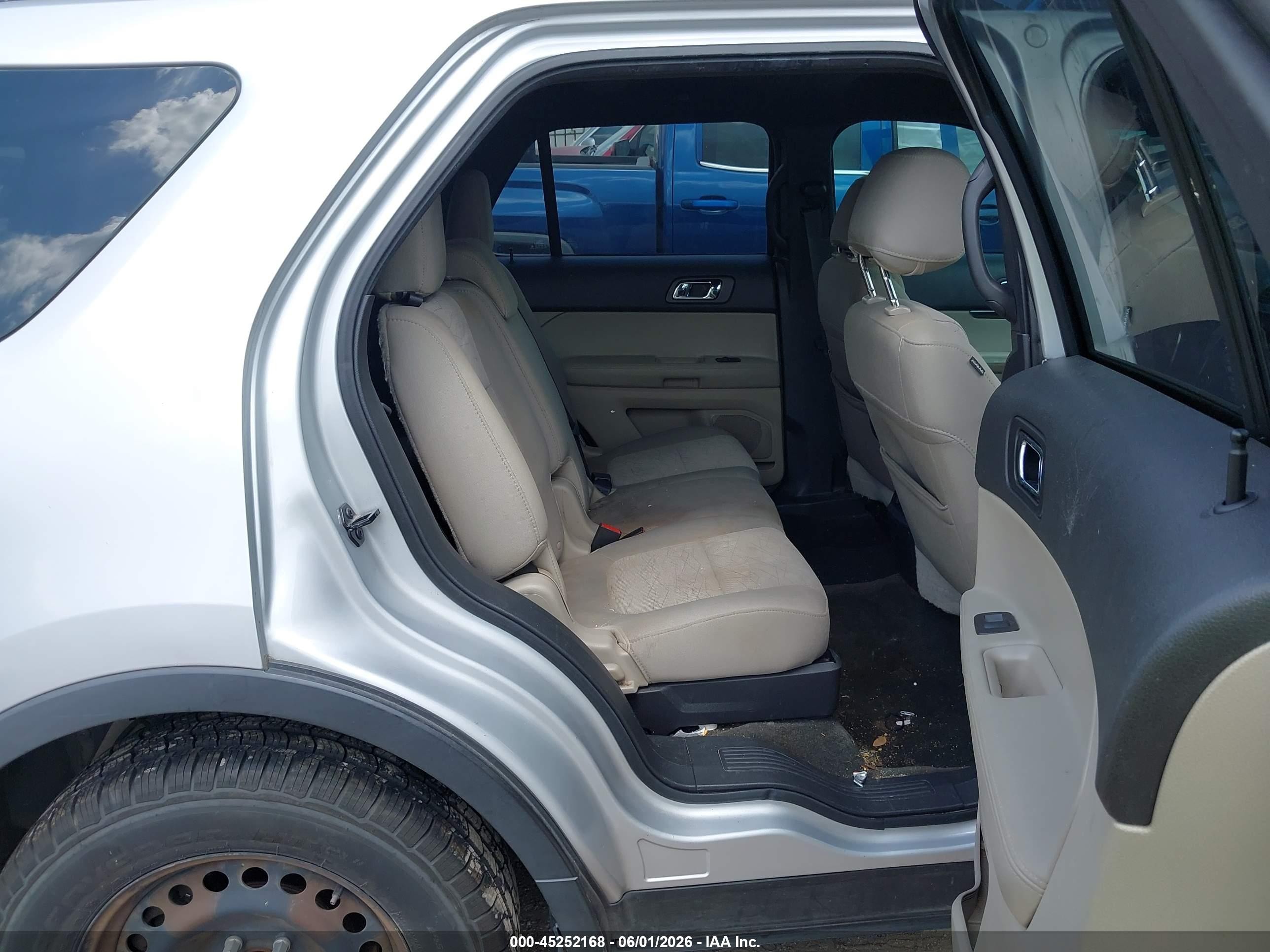 2014 Ford Explorer   Silver vin: 1FM5K7B8XEGA02795