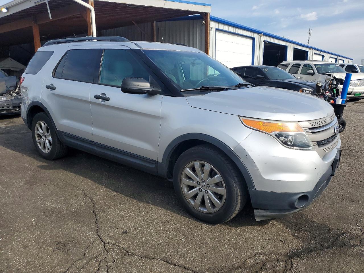 2014 Ford Explorer Silver vin: 1FM5K7B8XEGA33240