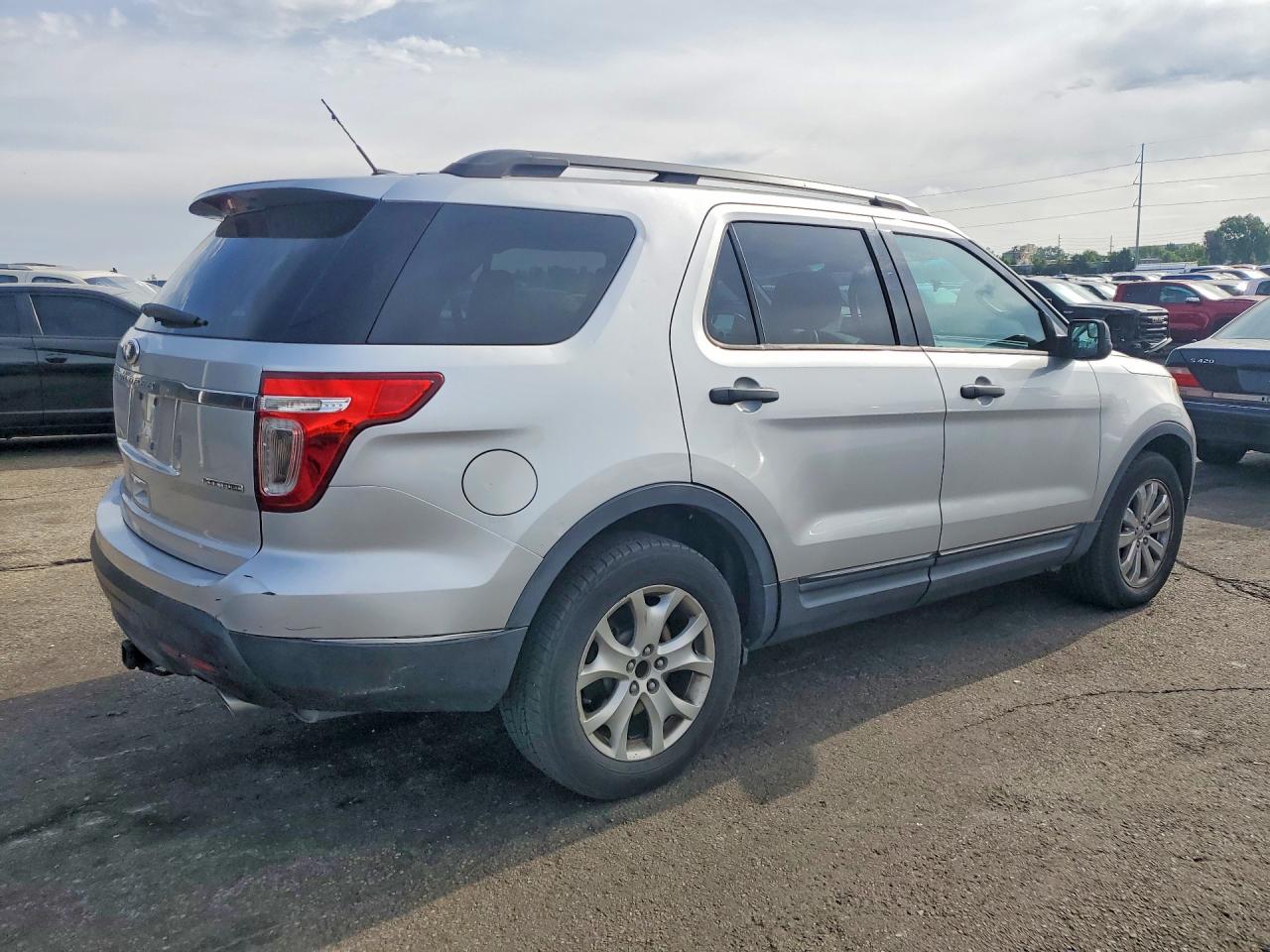 2014 Ford Explorer Silver vin: 1FM5K7B8XEGA33240