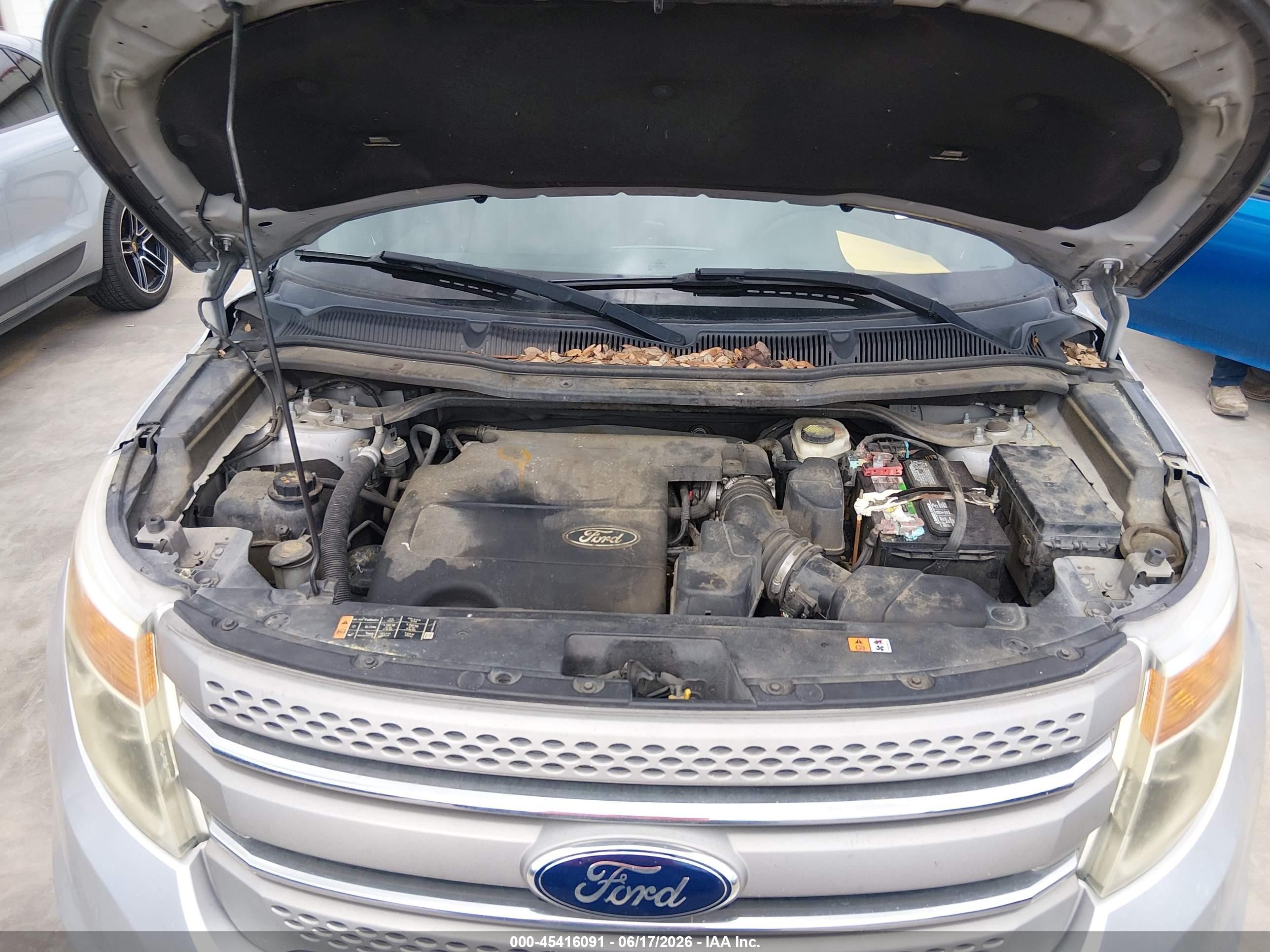 2015 Ford Explorer   Серебряный vin: 1FM5K7B8XFGA33529