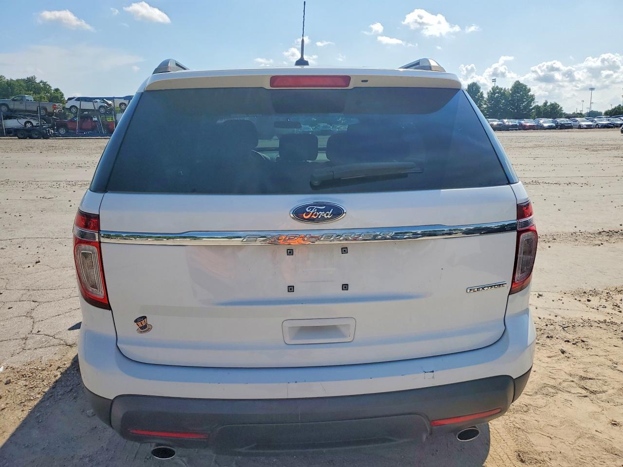 2015 Ford Explorer White vin: 1FM5K7B8XFGA64621