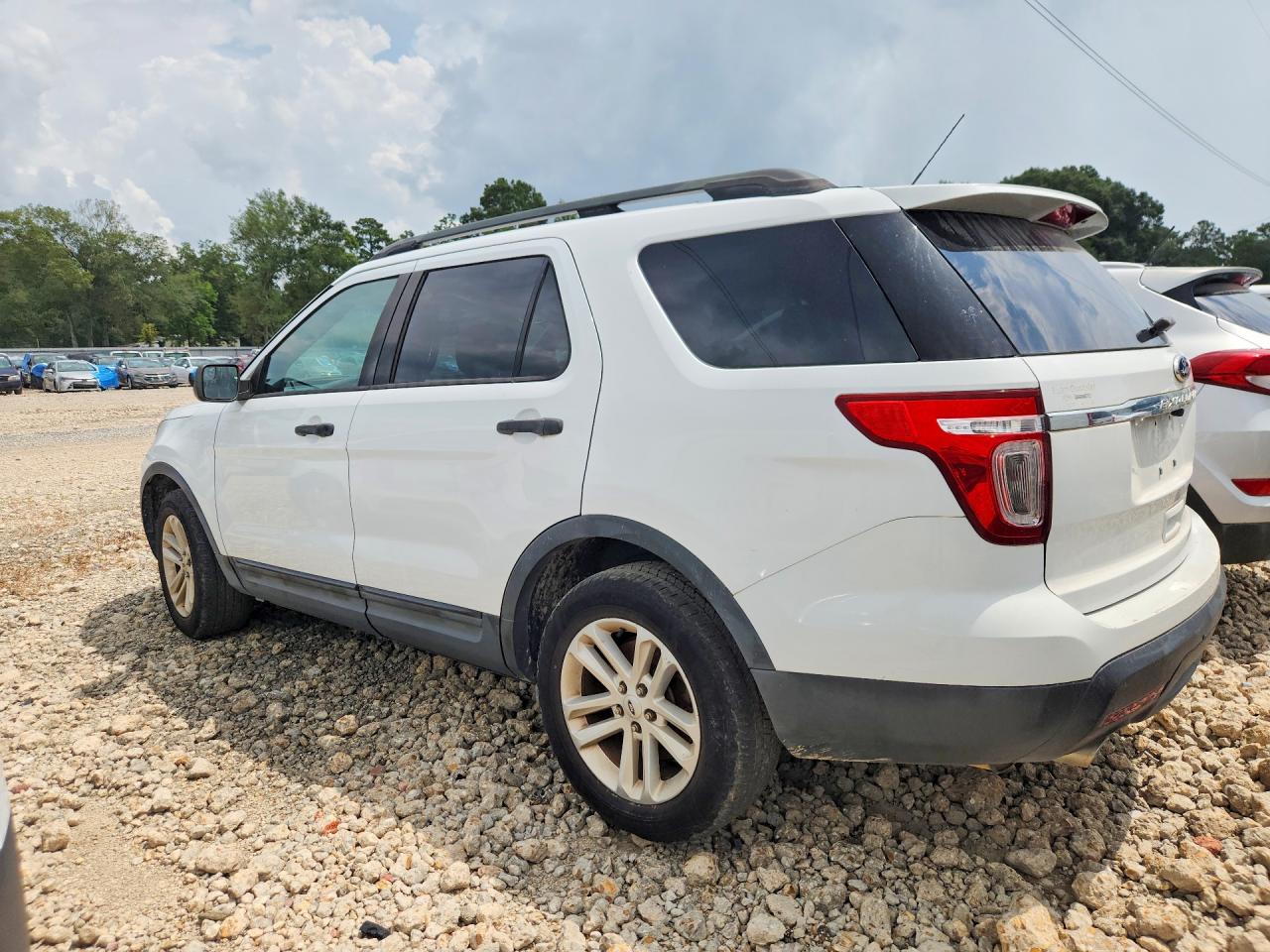 2015 Ford Explorer White vin: 1FM5K7B99FGB13686