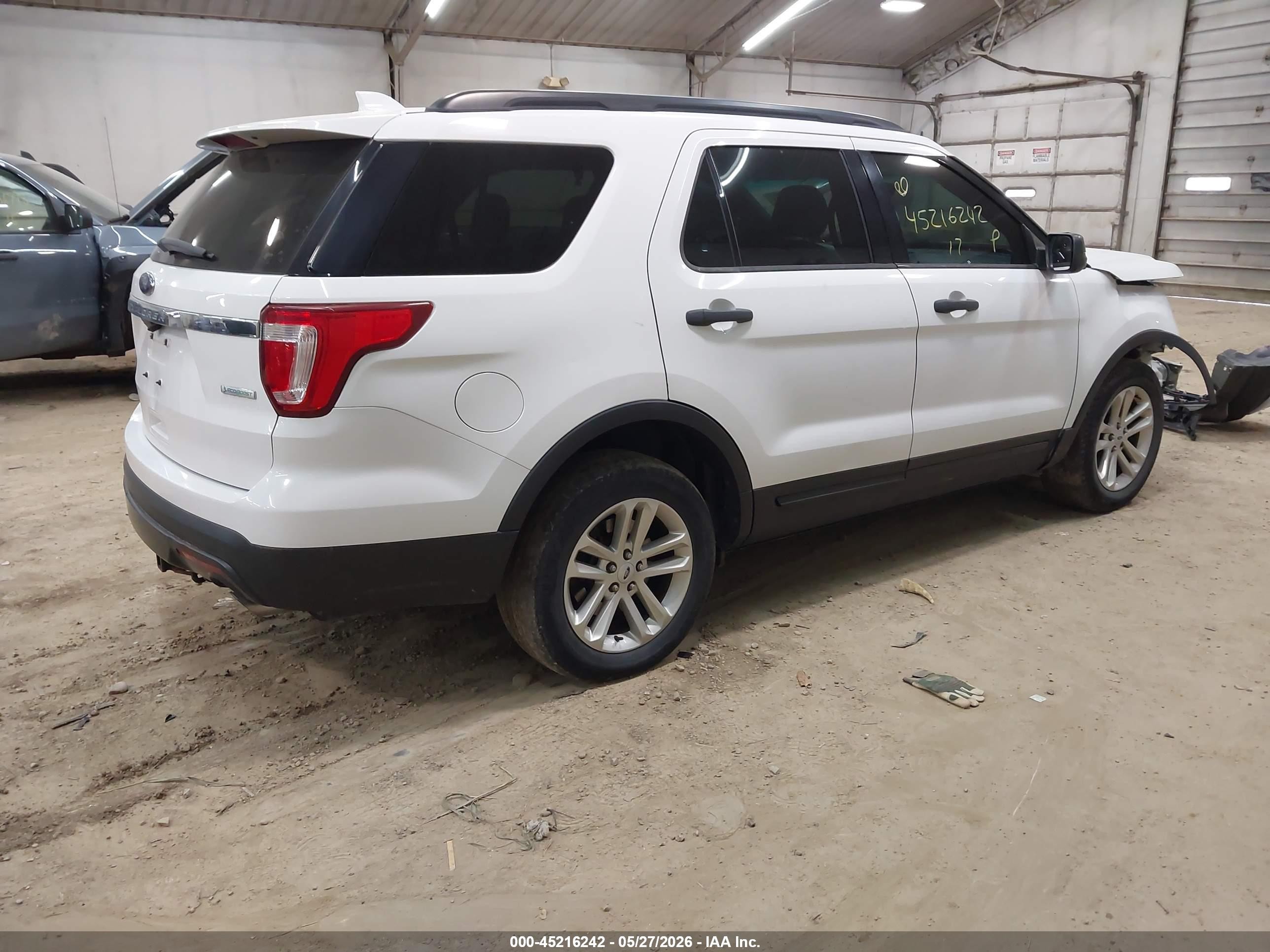 2017 Ford Explorer   White vin: 1FM5K7BH5HGA21758