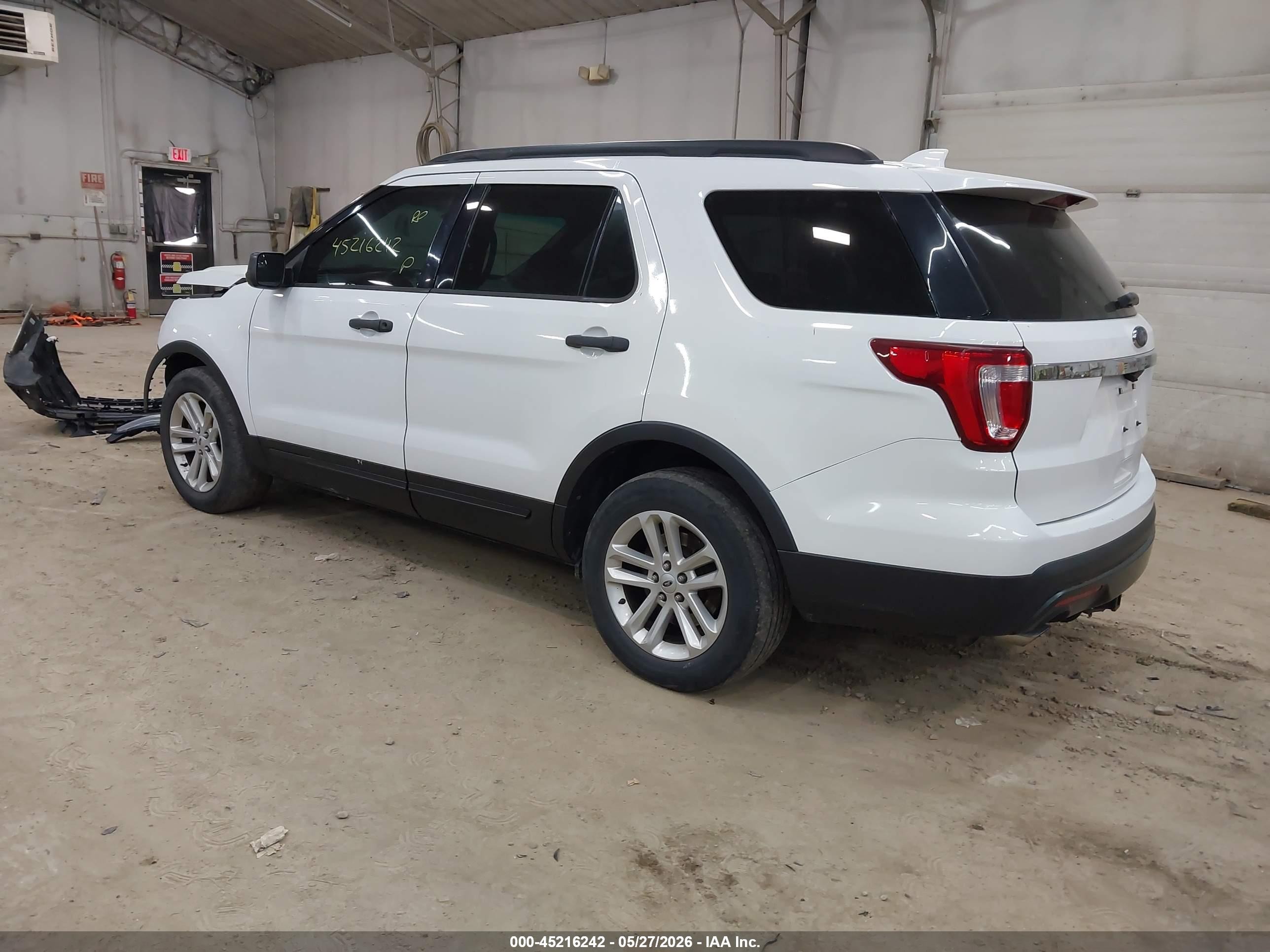2017 Ford Explorer   White vin: 1FM5K7BH5HGA21758