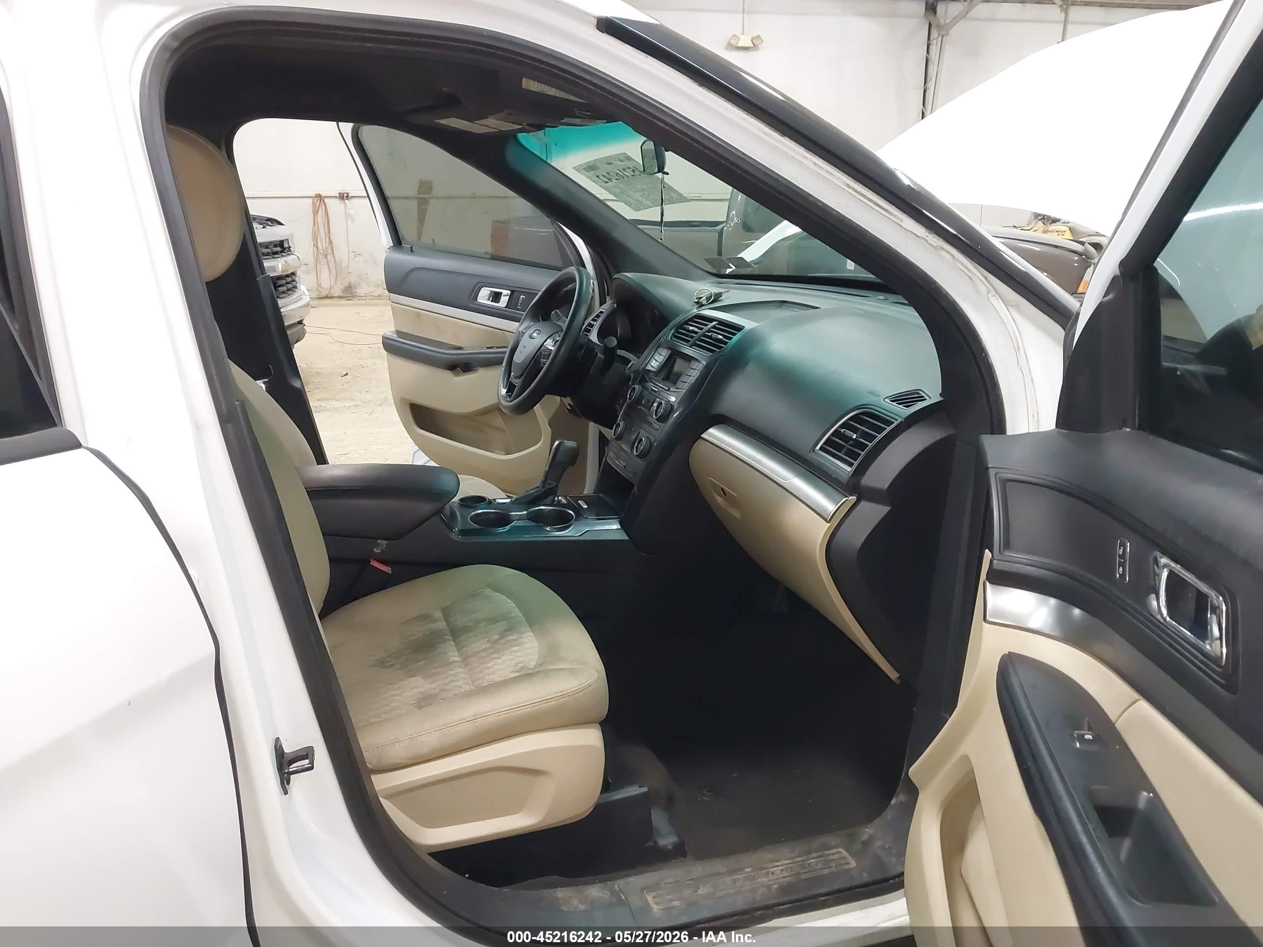 2017 Ford Explorer   White vin: 1FM5K7BH5HGA21758