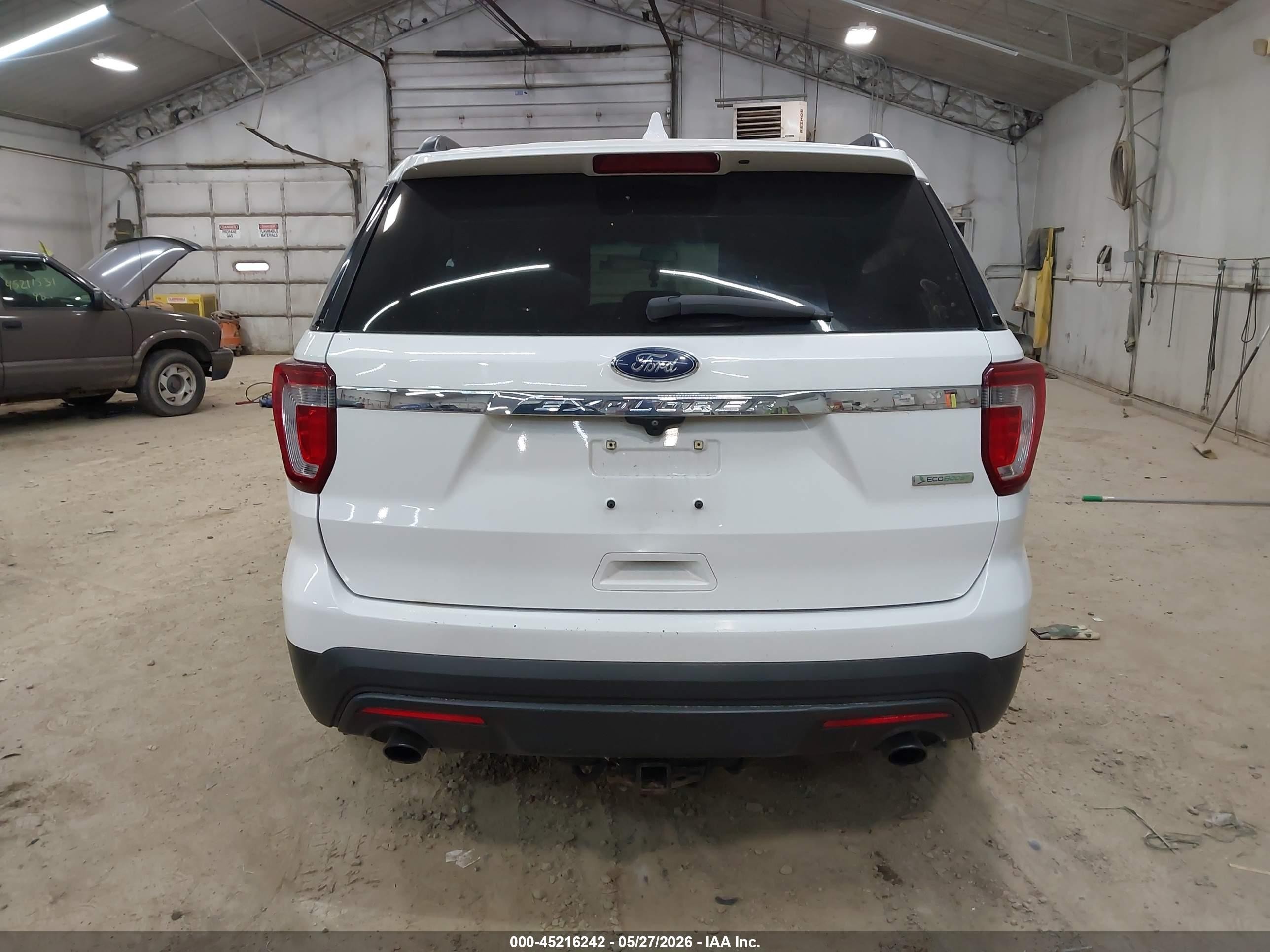 2017 Ford Explorer   White vin: 1FM5K7BH5HGA21758