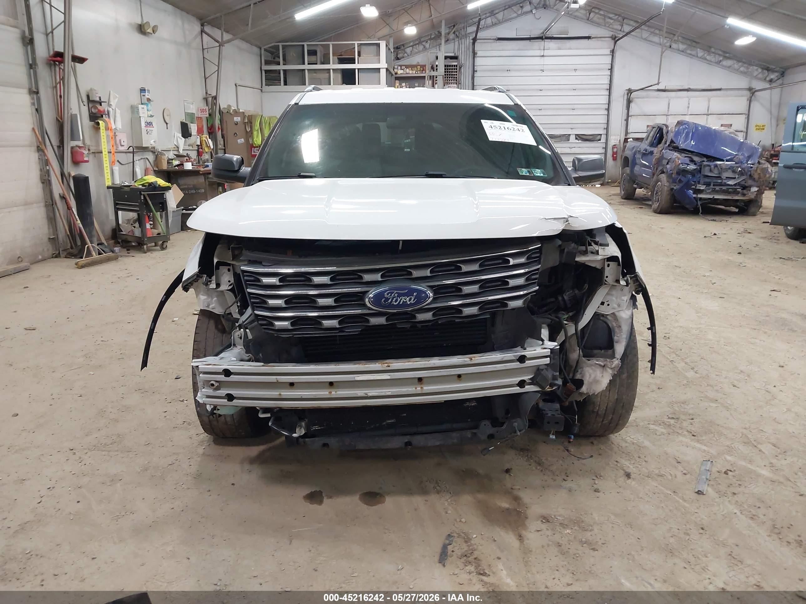 2017 Ford Explorer   White vin: 1FM5K7BH5HGA21758