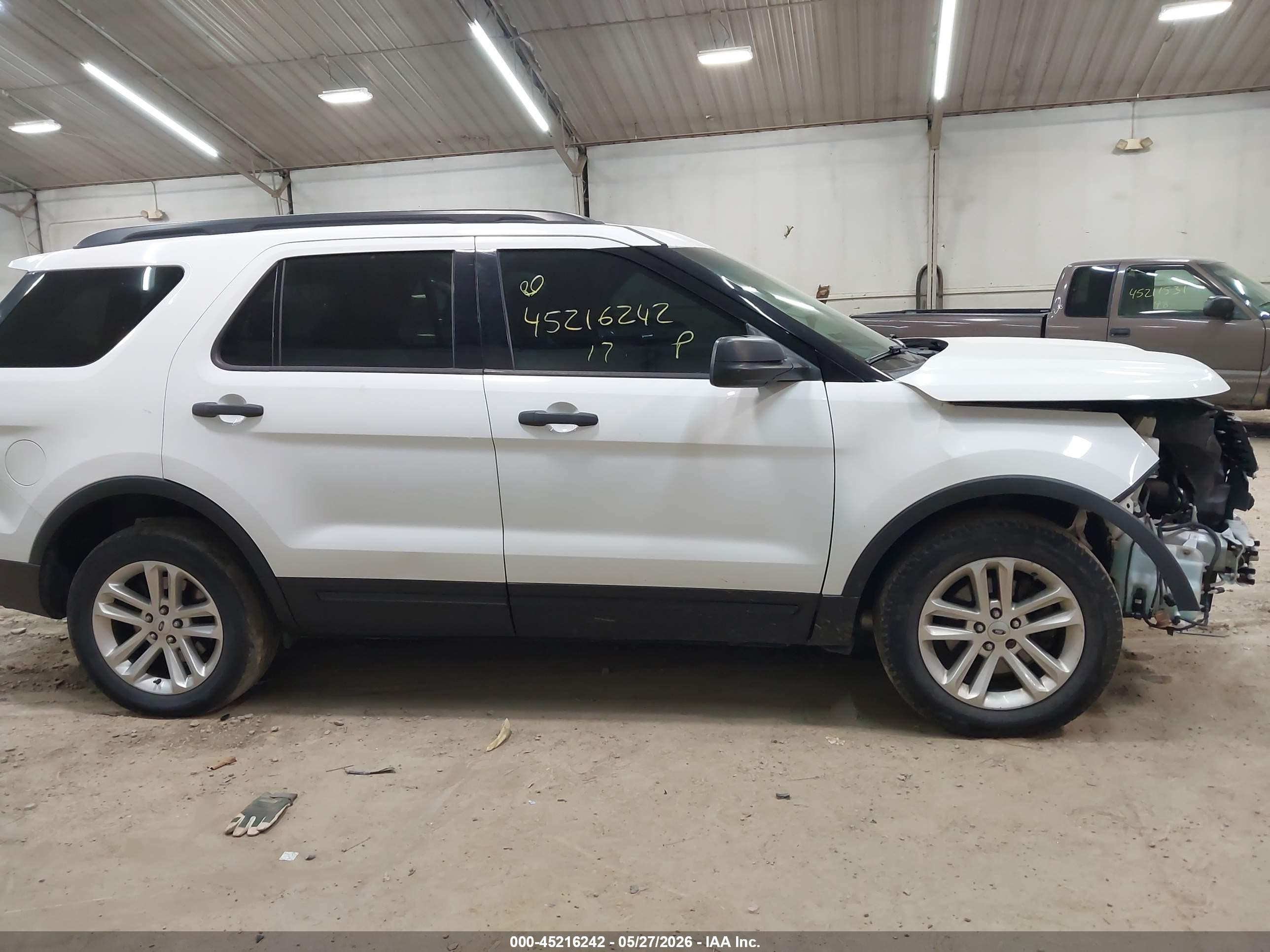 2017 Ford Explorer   White vin: 1FM5K7BH5HGA21758