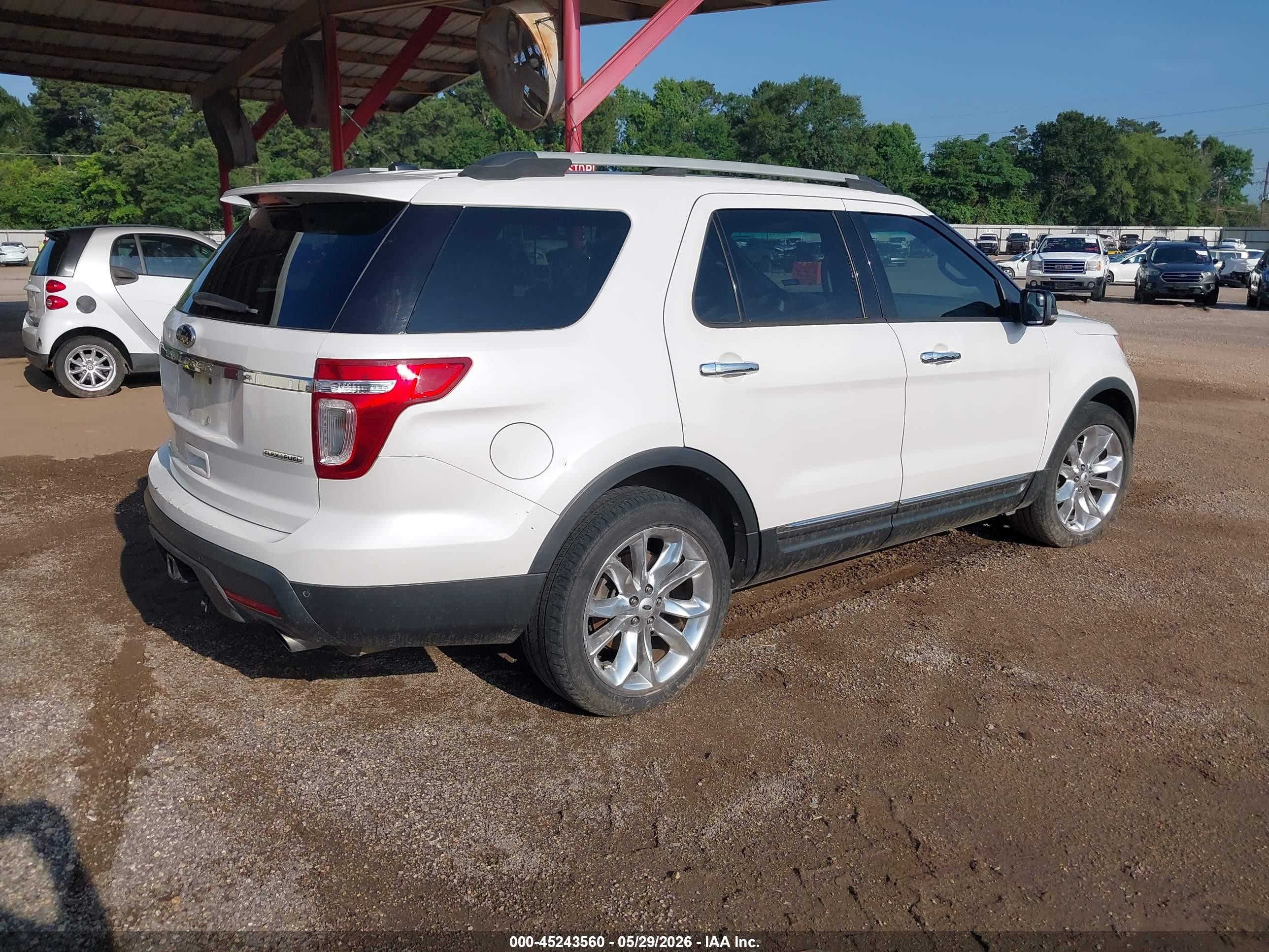 2013 Ford Explorer Xlt White vin: 1FM5K7D80DGA83821