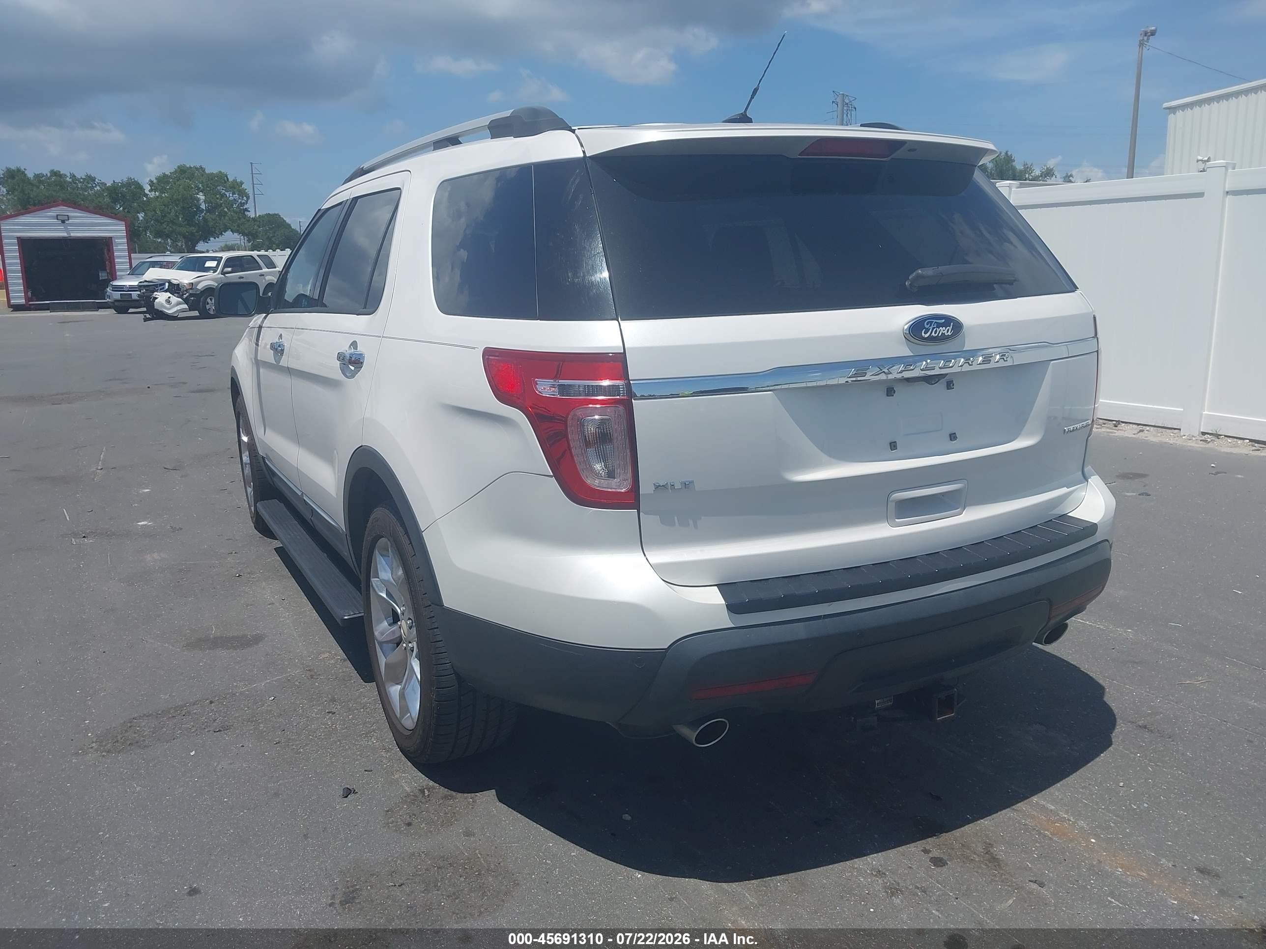 2014 Ford Explorer Xlt White vin: 1FM5K7D80EGA58077