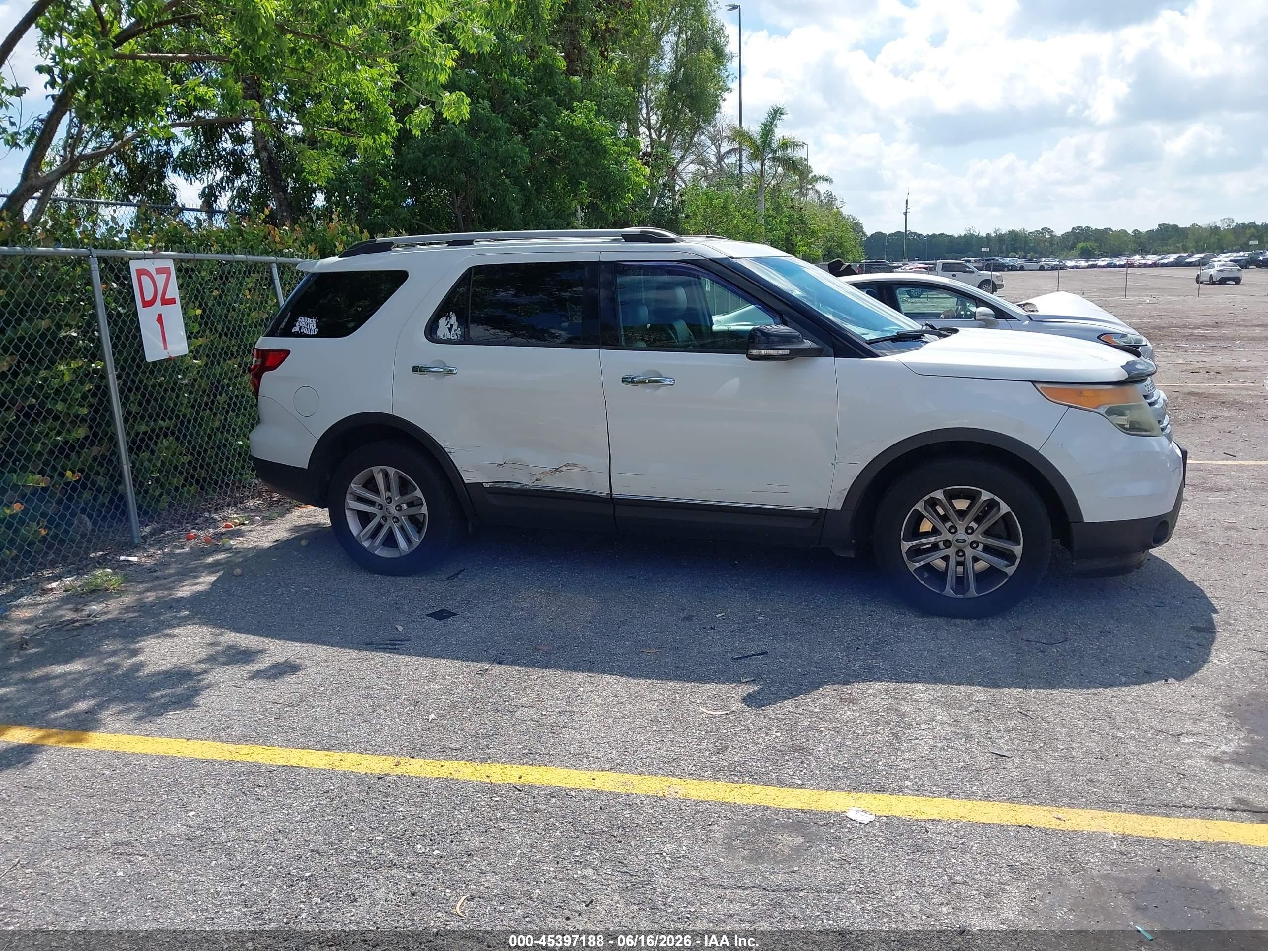 2014 Ford Explorer Xlt White vin: 1FM5K7D80EGC33198