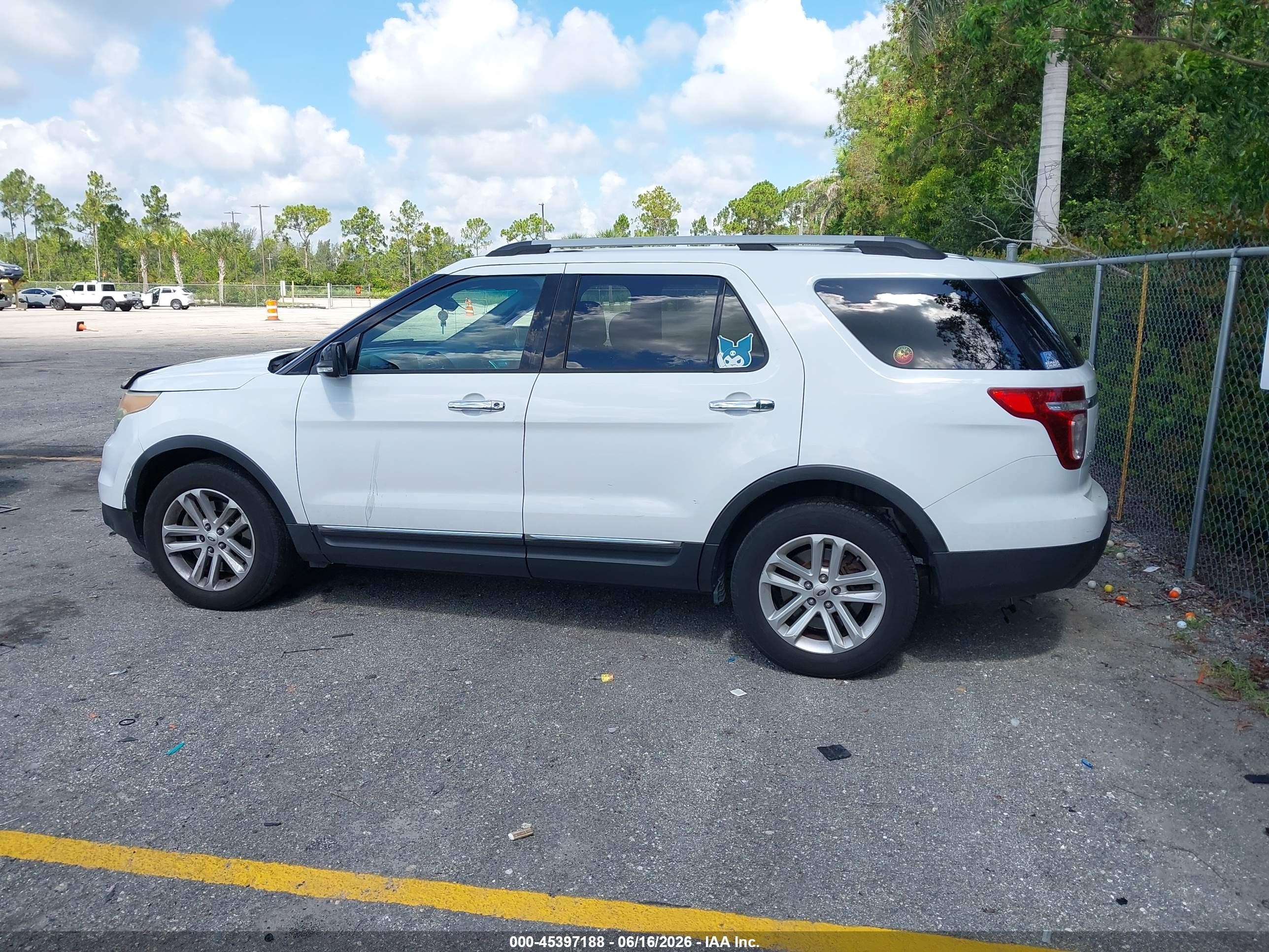 2014 Ford Explorer Xlt White vin: 1FM5K7D80EGC33198