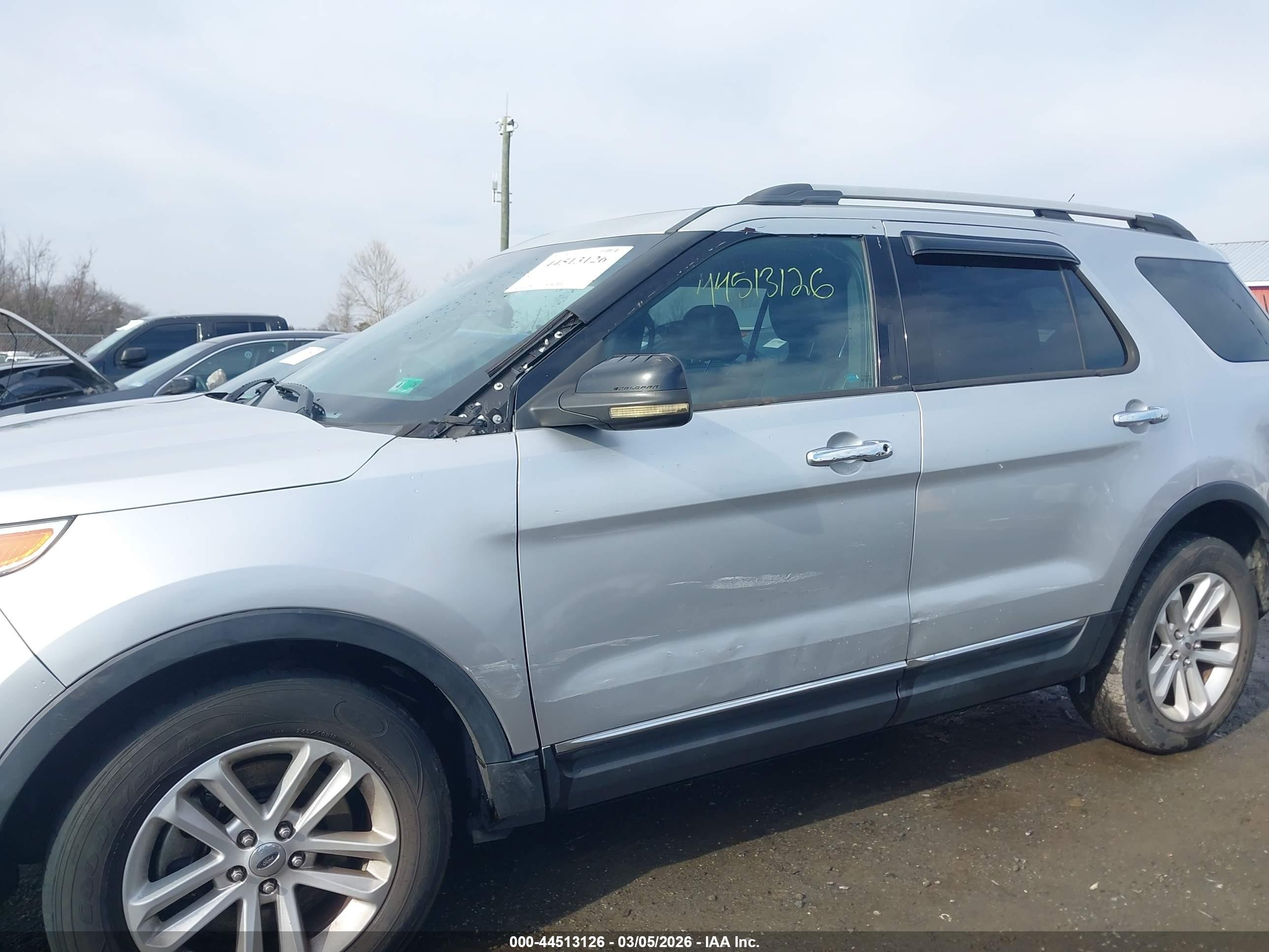 2014 Ford Explorer Xlt Серебряный vin: 1FM5K7D80EGC49451