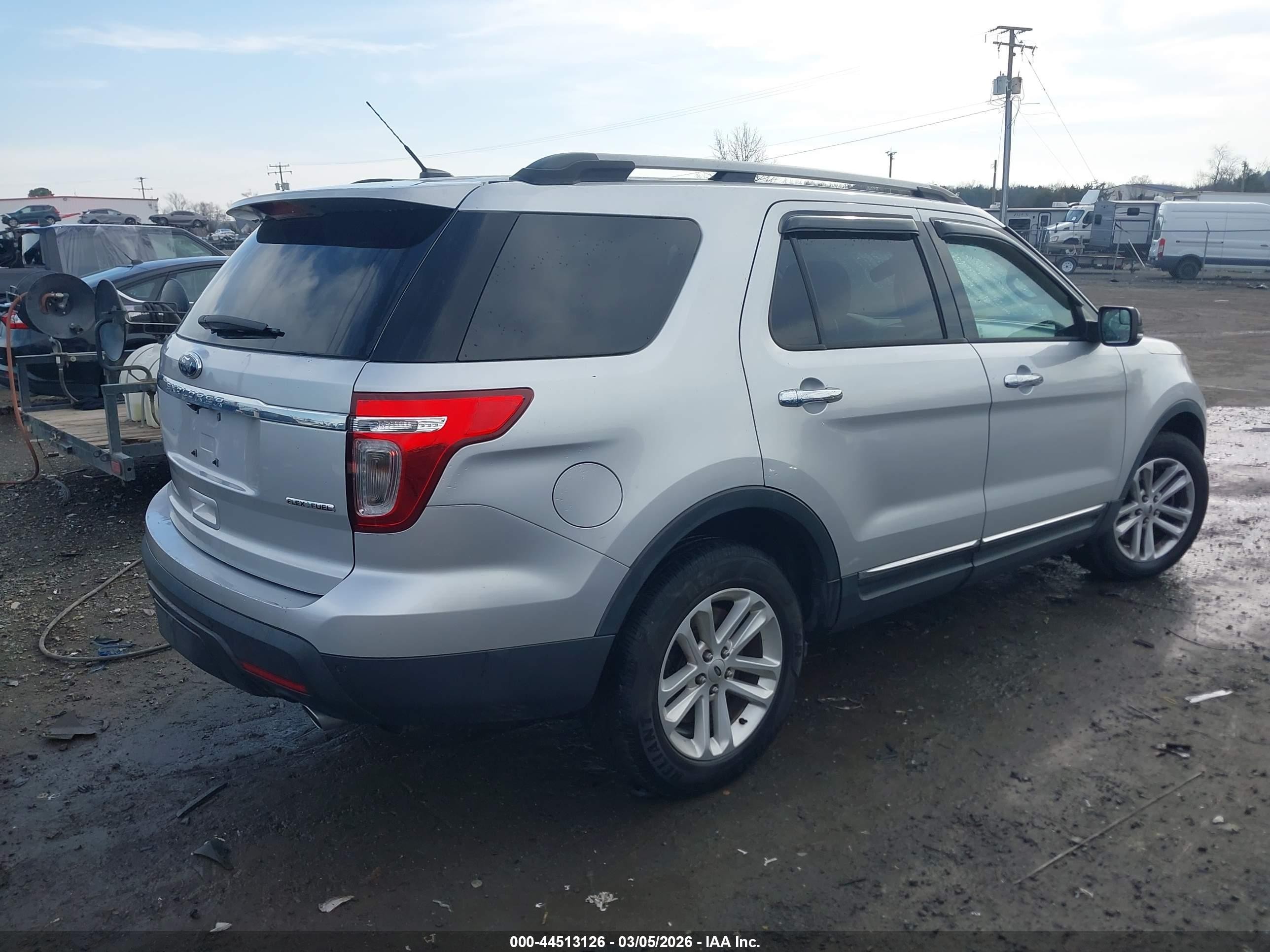 2014 Ford Explorer Xlt Серебряный vin: 1FM5K7D80EGC49451