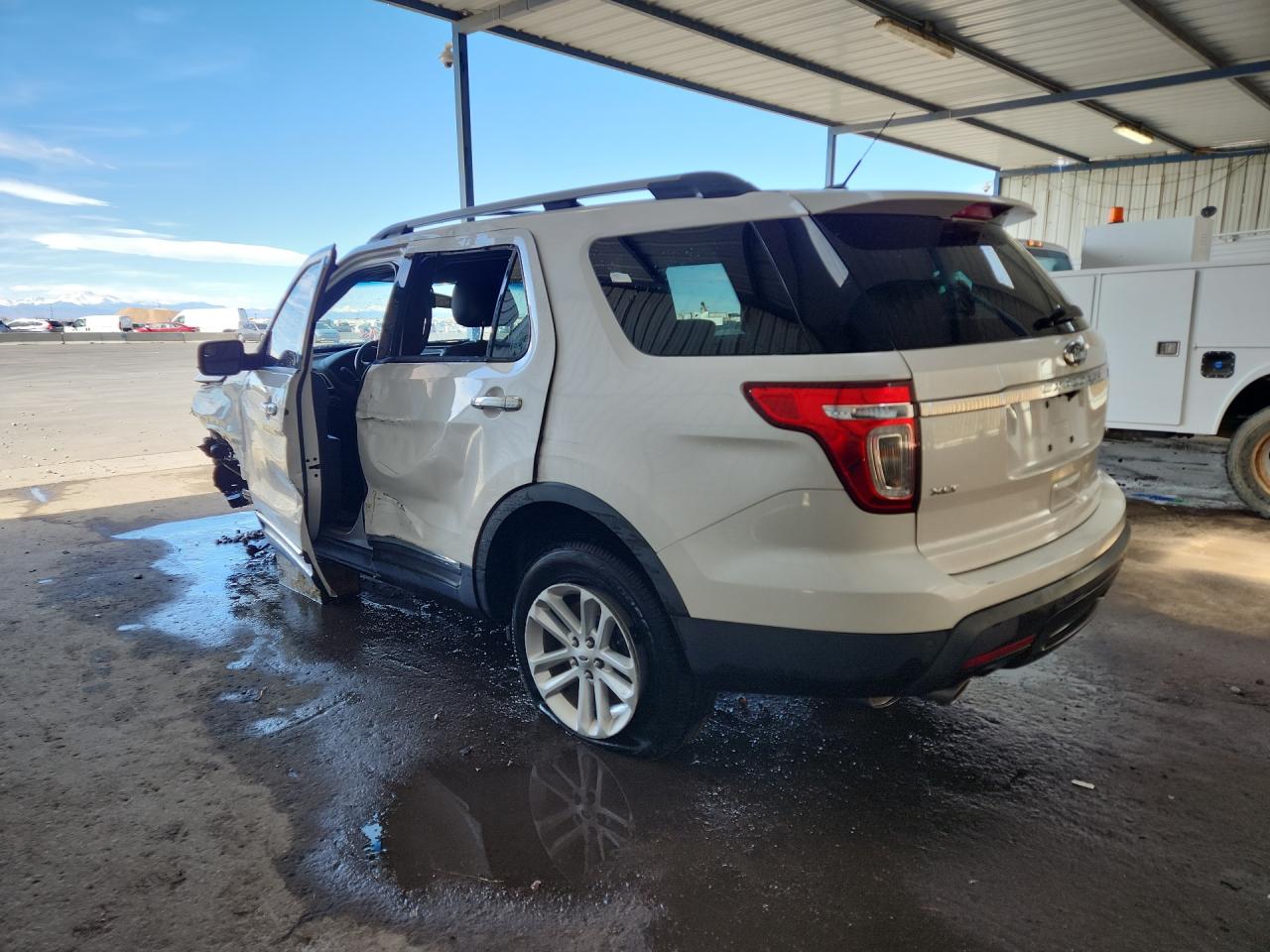 2015 Ford Explorer Xlt White vin: 1FM5K7D80FGB66748 Damage: Left Rear Door, Dent(S) W/ Paint Dmg, > 12 Inches
