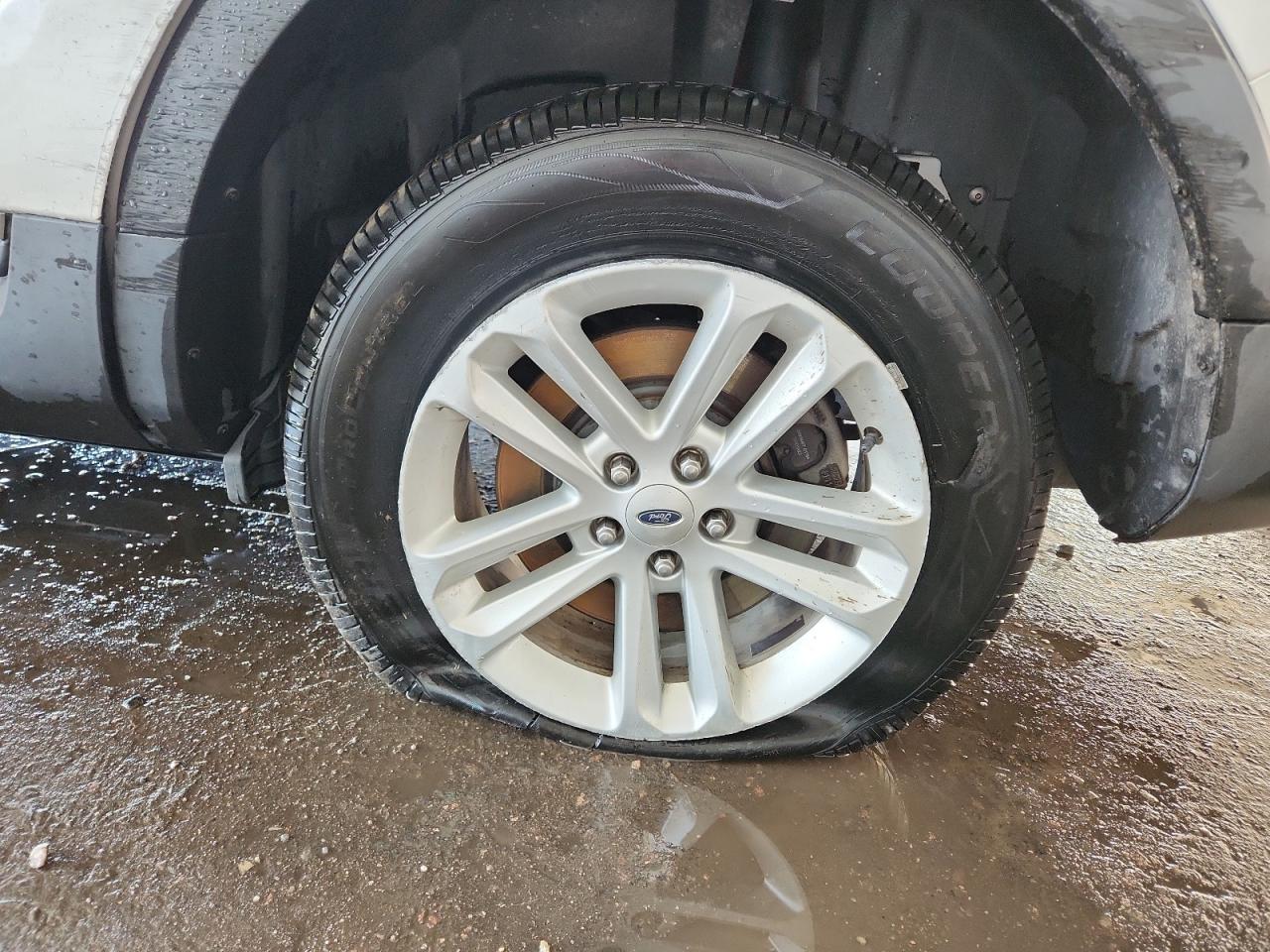 2015 Ford Explorer Xlt White vin: 1FM5K7D80FGB66748 Damage: Left Rear Wheel, Curb Rash, 5 To 6 Inches