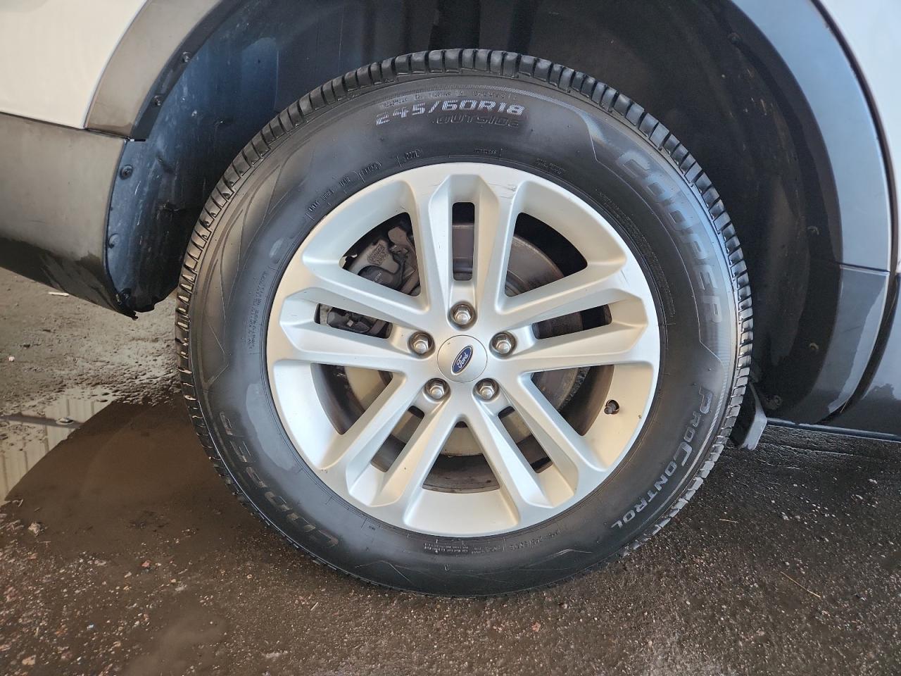 2015 Ford Explorer Xlt White vin: 1FM5K7D80FGB66748 Damage: Right Rear Wheel, Curb Rash, 3 To 4 Inches