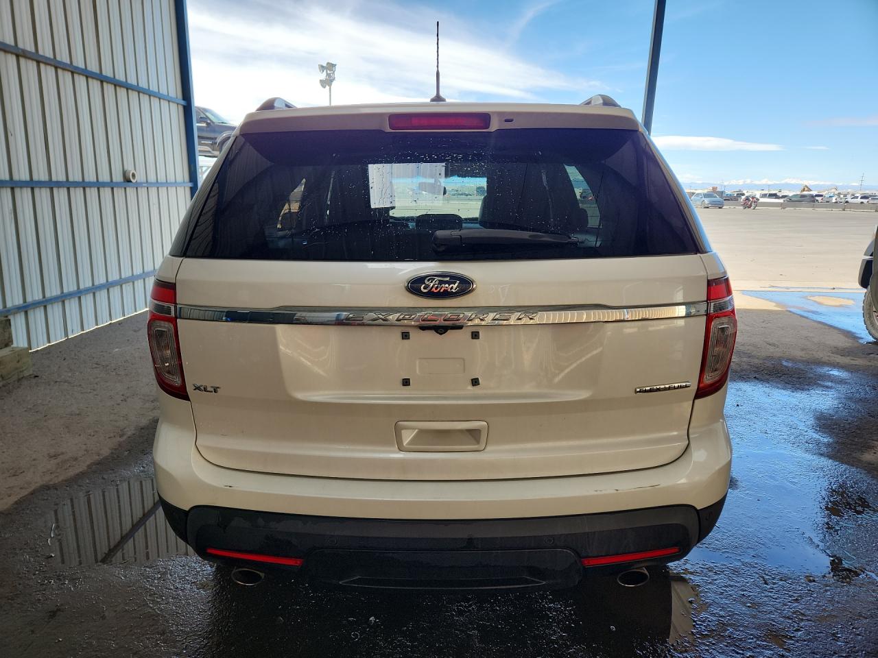 2015 Ford Explorer Xlt White vin: 1FM5K7D80FGB66748 Damage: Rear Bumper Cover Upper, Multiple Scratches Heavy, 4