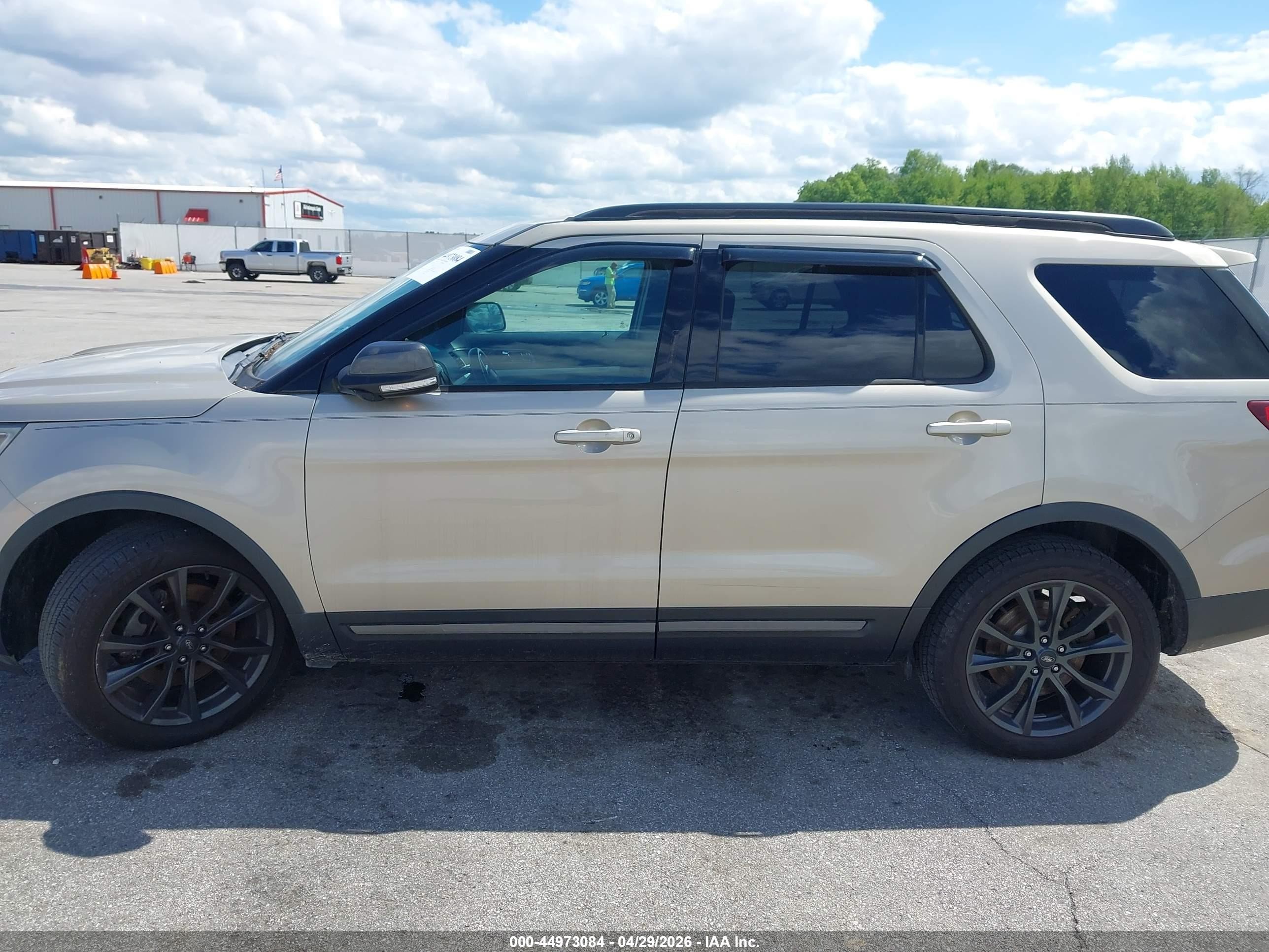 2017 Ford Explorer Xlt Золотой vin: 1FM5K7D80HGB16595