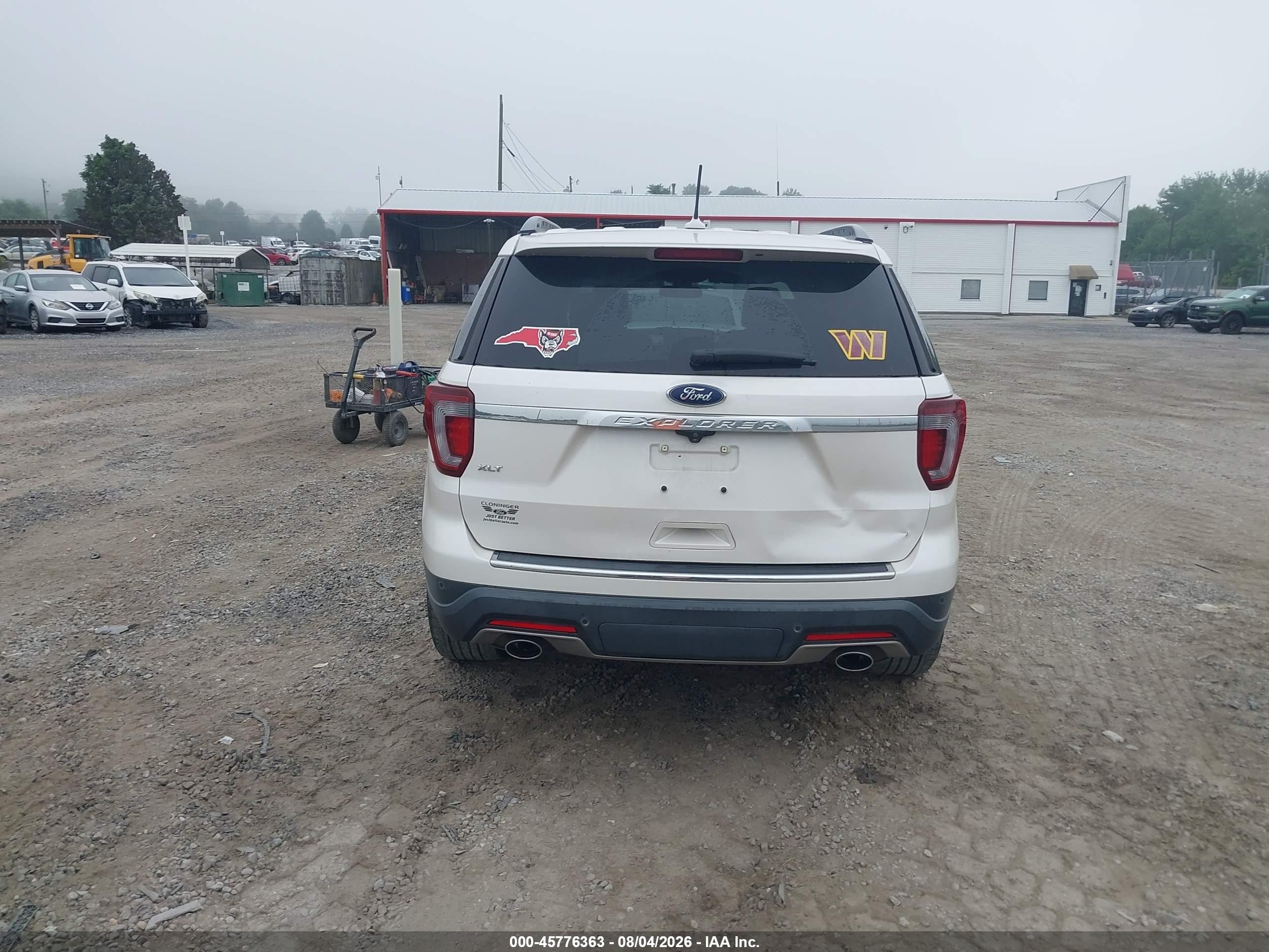 2018 Ford Explorer Xlt White vin: 1FM5K7D80JGA87380