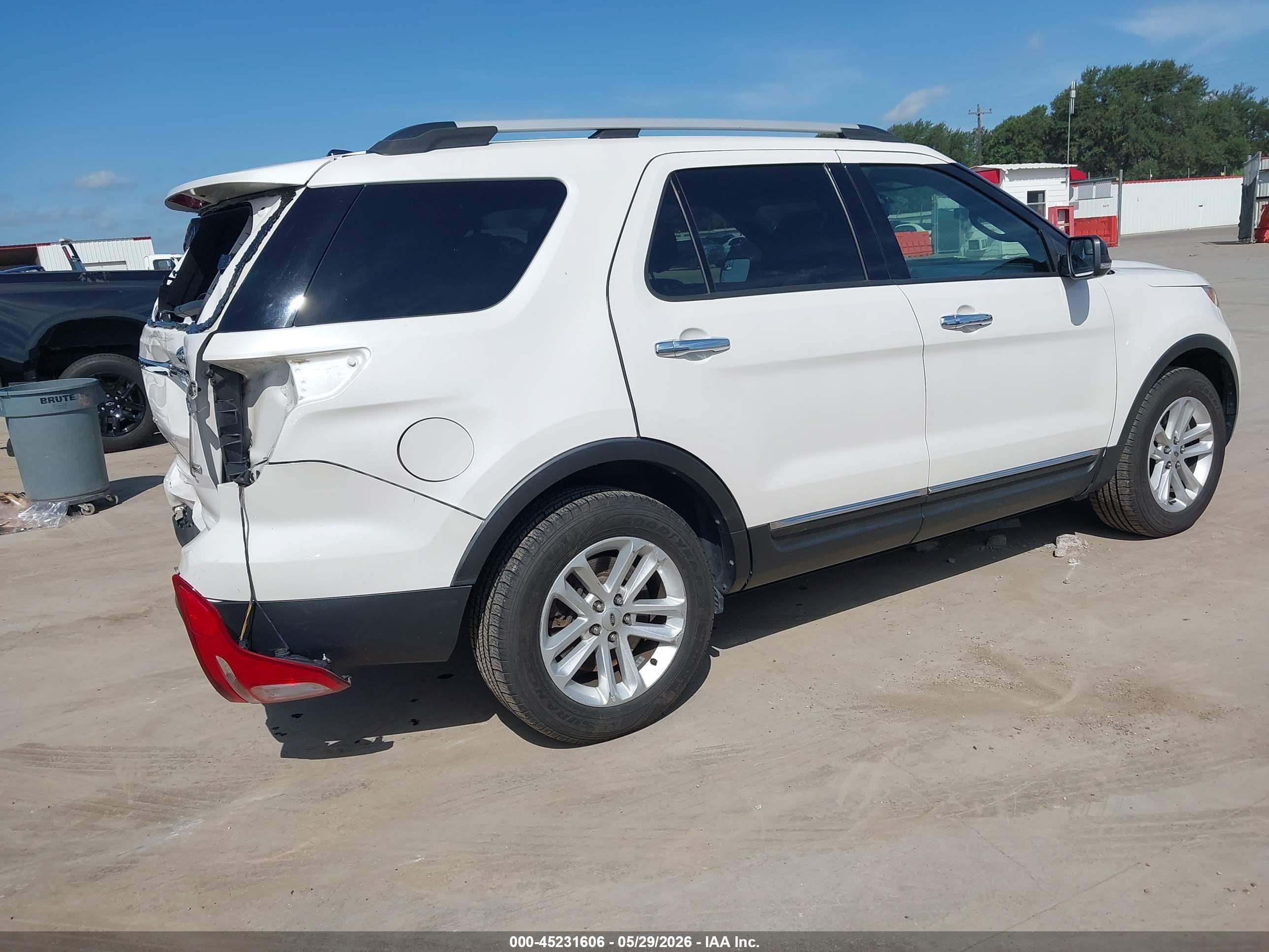 2015 Ford Explorer Xlt White vin: 1FM5K7D81FGC04682