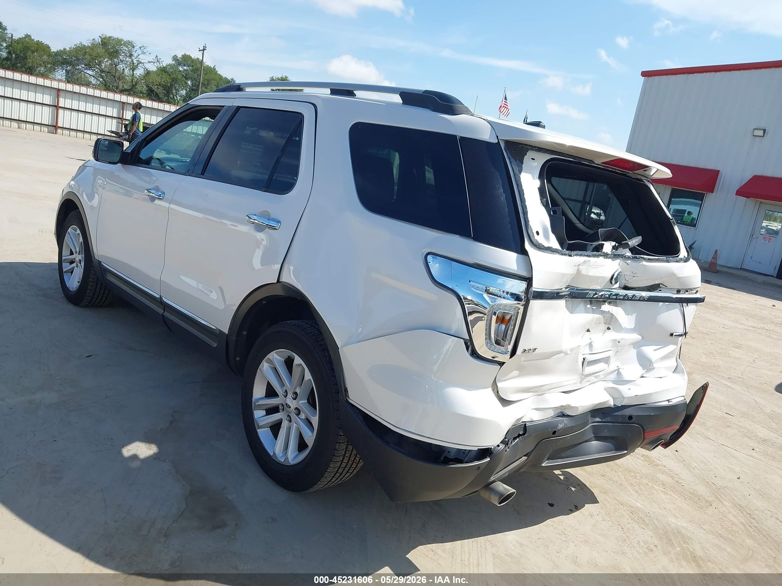 2015 Ford Explorer Xlt White vin: 1FM5K7D81FGC04682