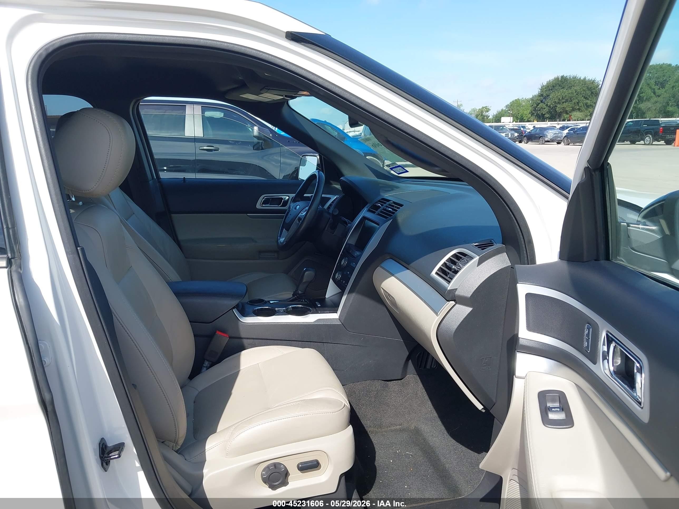 2015 Ford Explorer Xlt White vin: 1FM5K7D81FGC04682