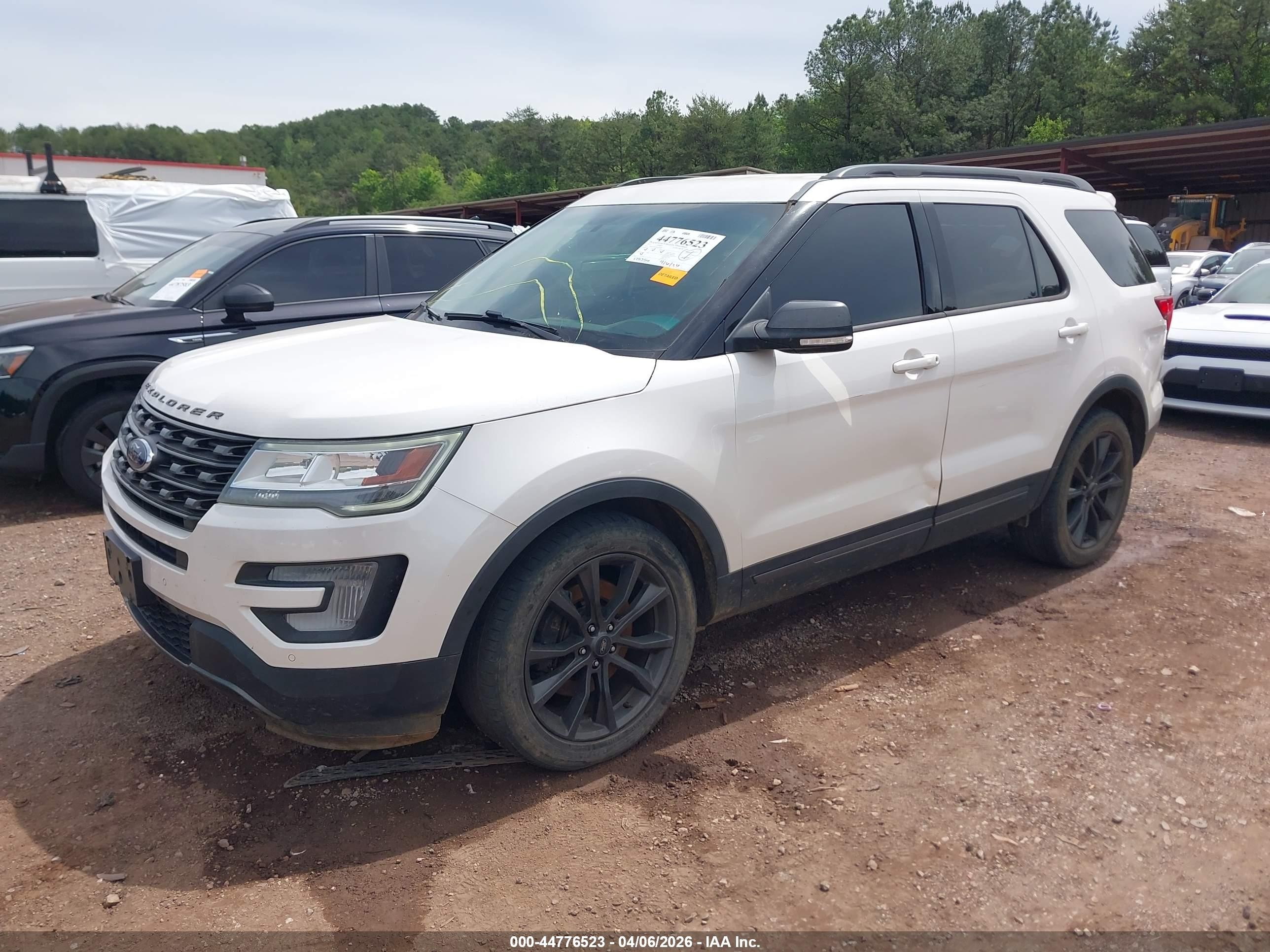 2017 Ford Explorer Xlt White vin: 1FM5K7D81HGA97085