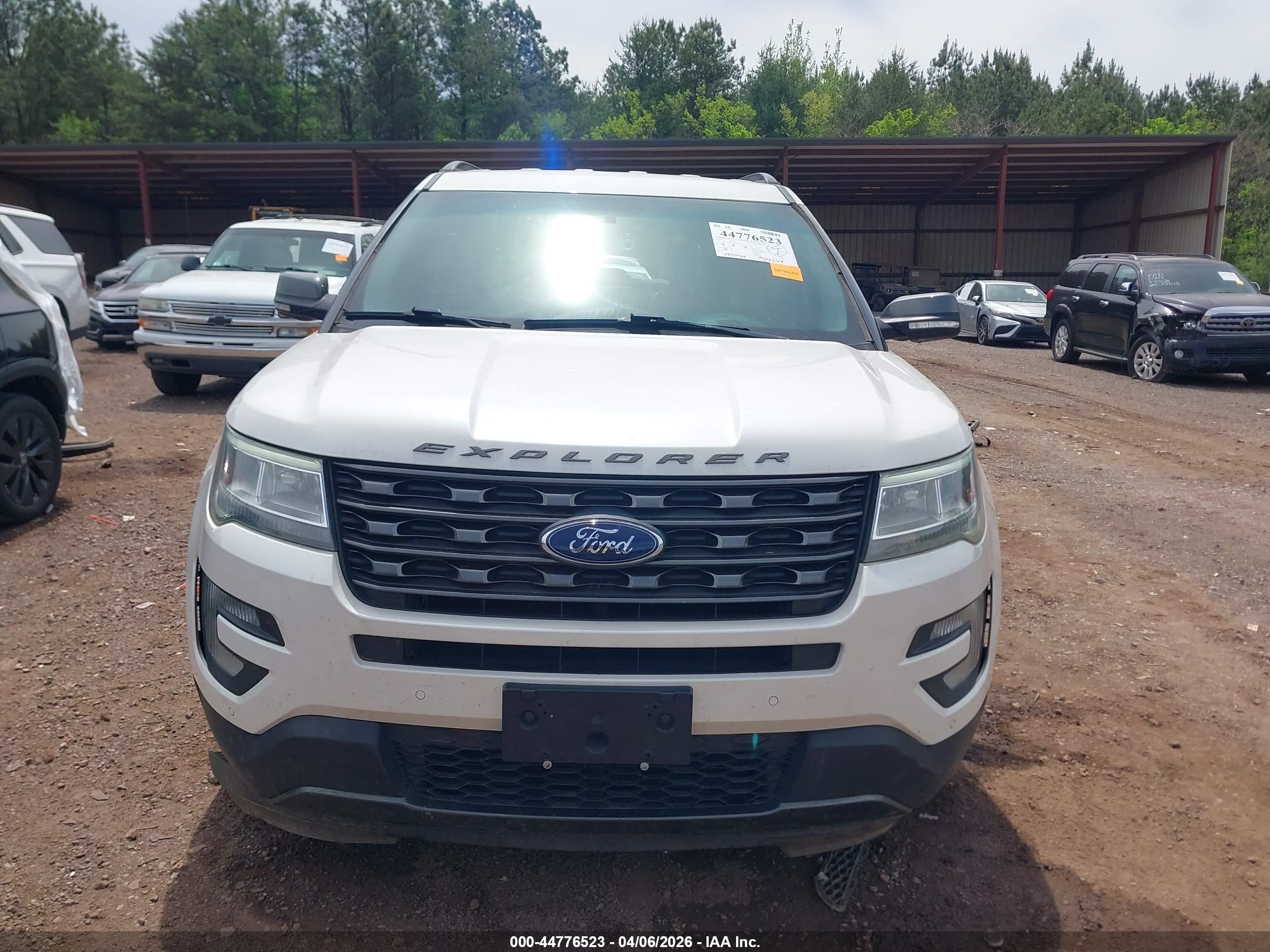2017 Ford Explorer Xlt White vin: 1FM5K7D81HGA97085