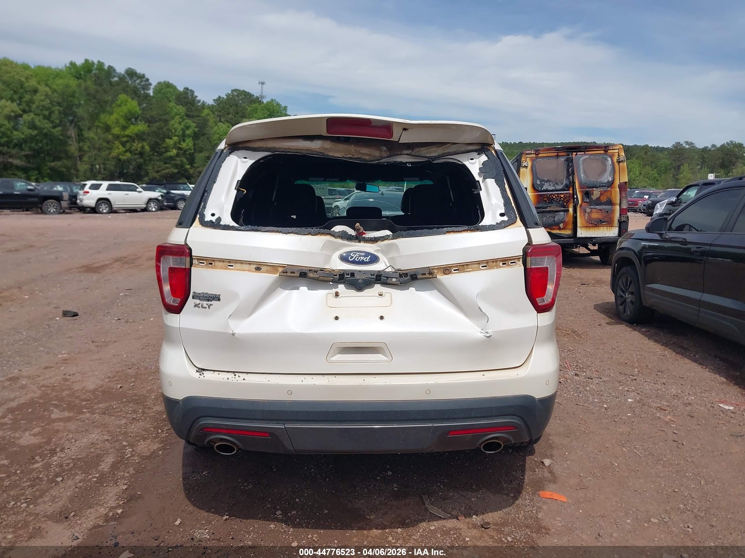 2017 Ford Explorer Xlt White vin: 1FM5K7D81HGA97085