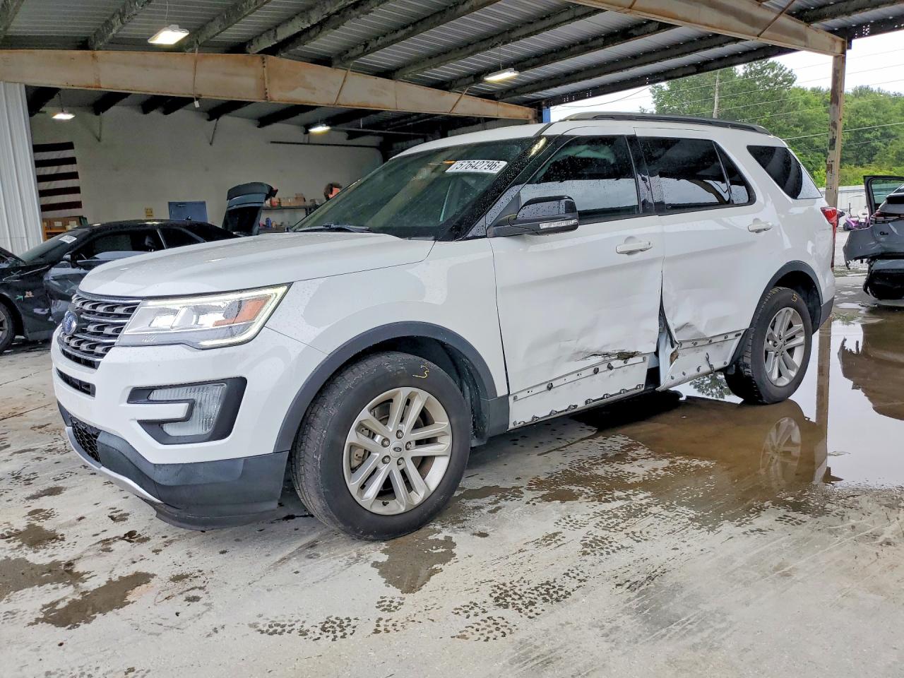 2017 Ford Explorer Xlt White vin: 1FM5K7D81HGD42547