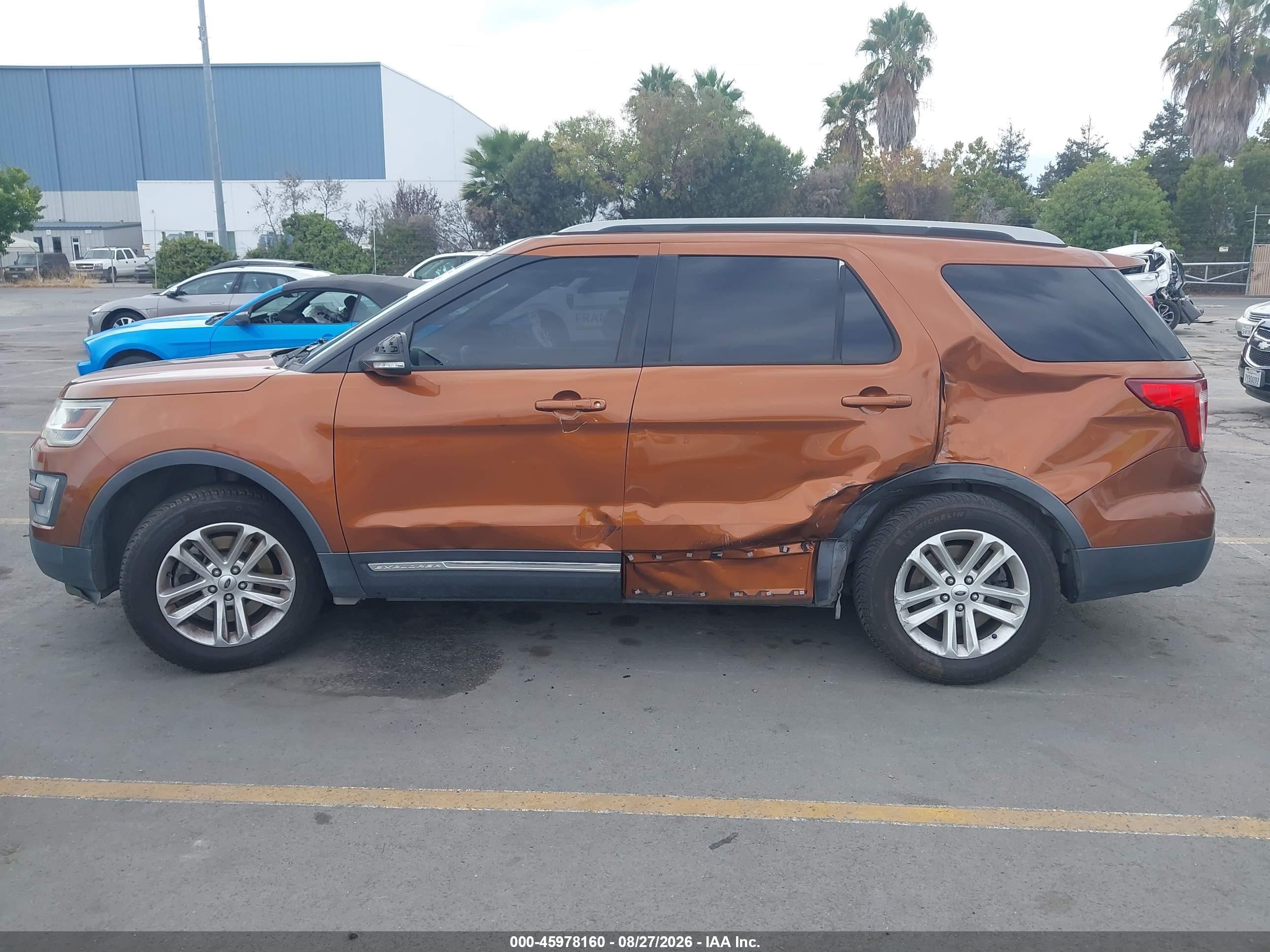 2017 Ford Explorer Xlt Orange vin: 1FM5K7D81HGE39070