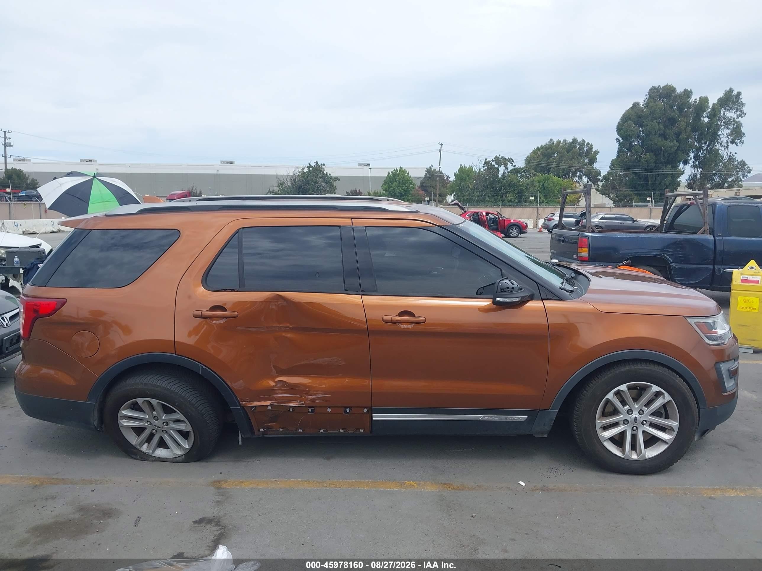 2017 Ford Explorer Xlt Orange vin: 1FM5K7D81HGE39070