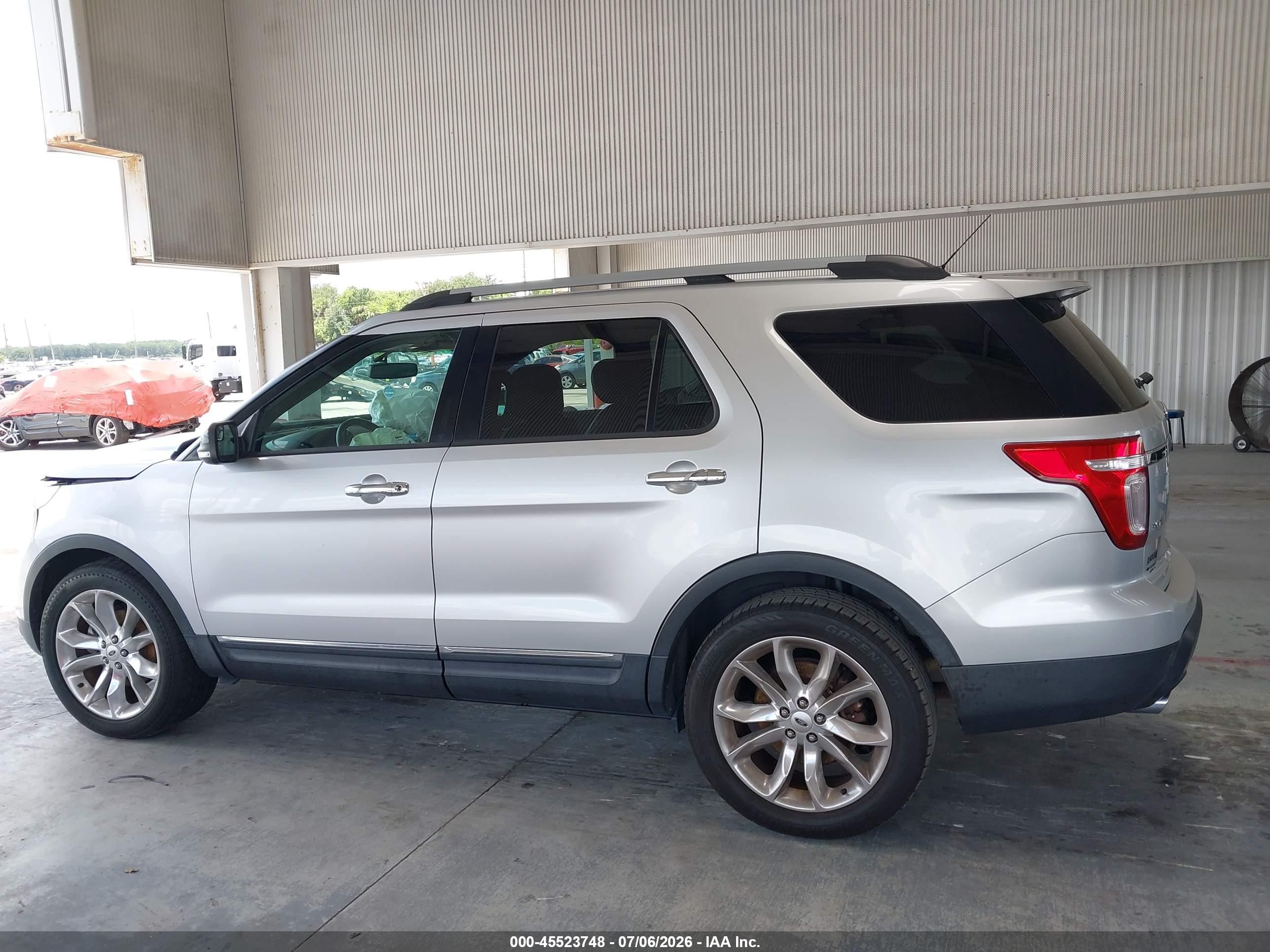 2013 Ford Explorer Xlt Серебряный vin: 1FM5K7D82DGA77602
