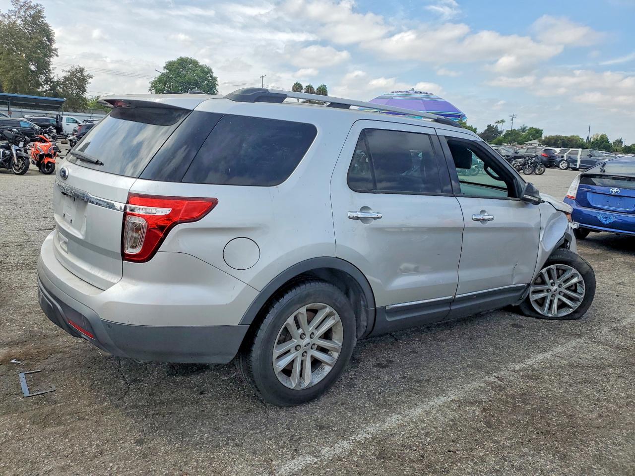 2014 Ford Explorer Xlt Silver vin: 1FM5K7D82EGA69677