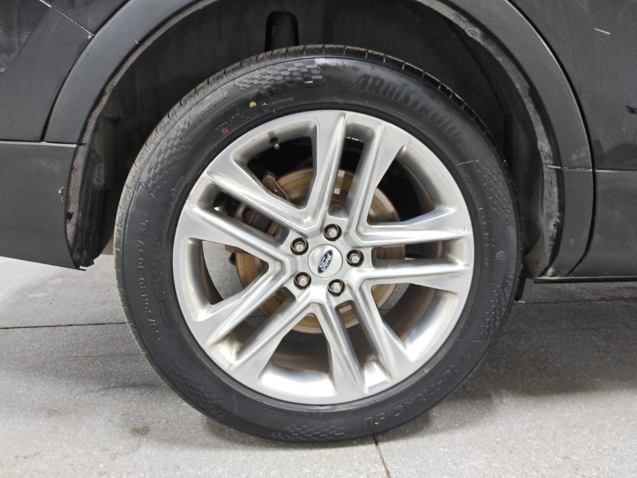 2016 Ford Explorer Xlt Black vin: 1FM5K7D82GGA35161 Damage: Right Rear Wheel, Curb Rash, 1 To 2 Inches